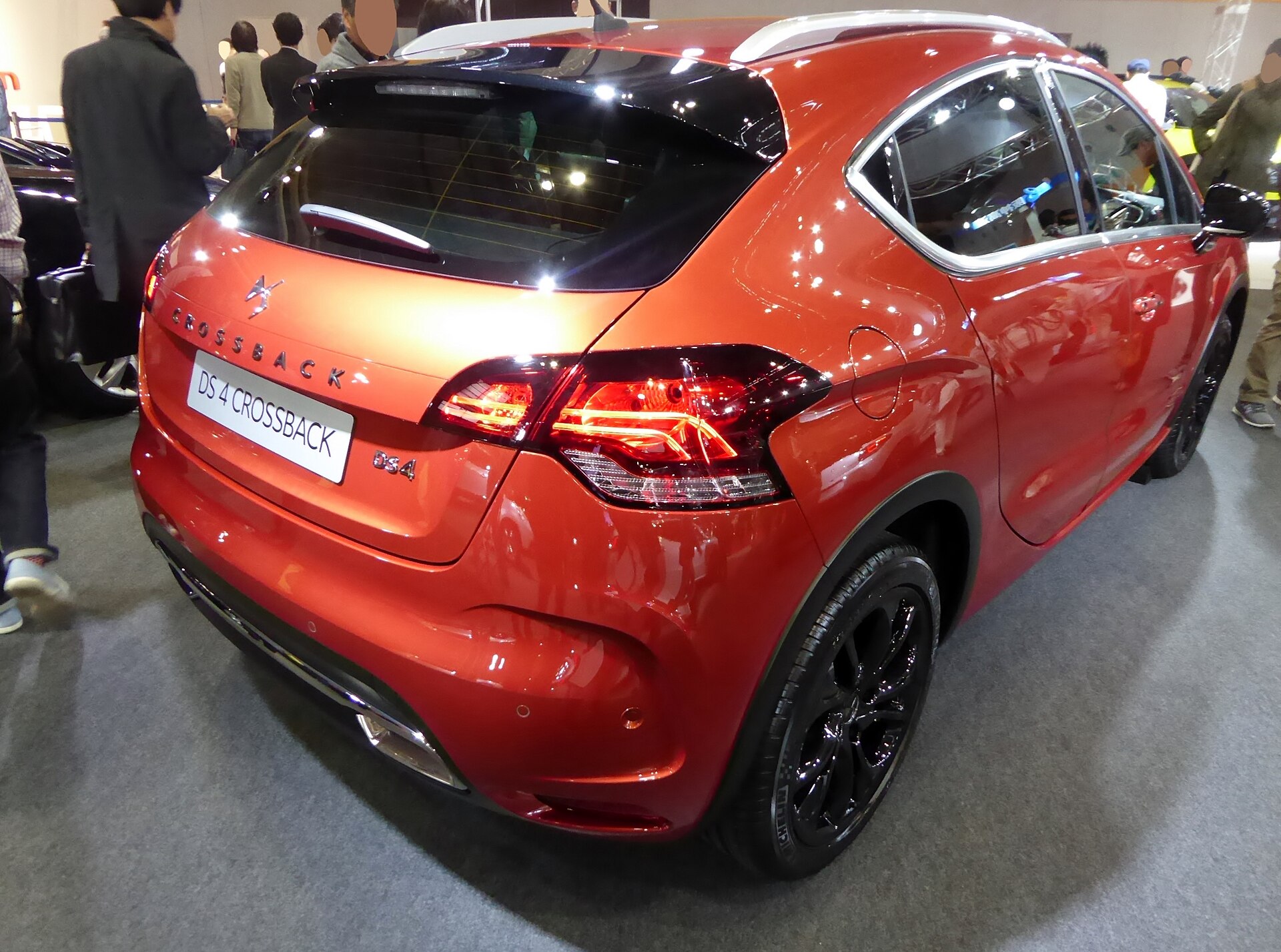 2015 DS 4 Crossback at Osaka Motor Show