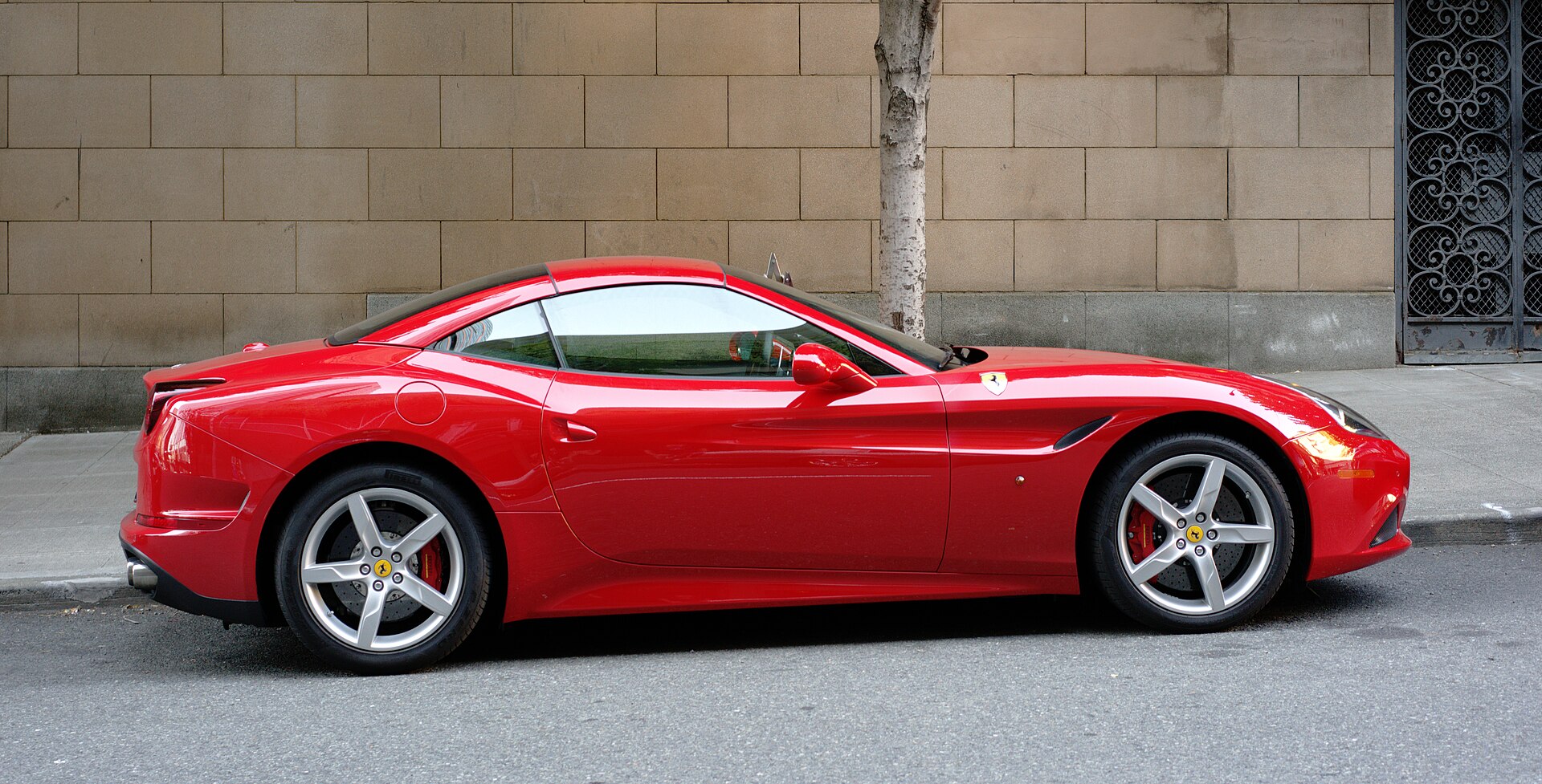 Ferrari California T, right side view