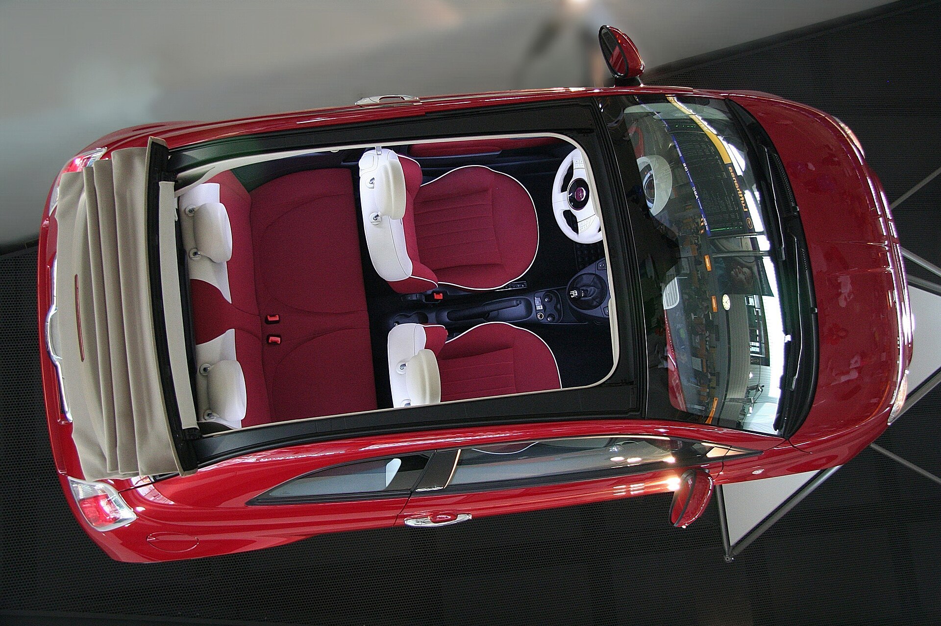 Fiat 500 Cabrio, model year 2009, front view.