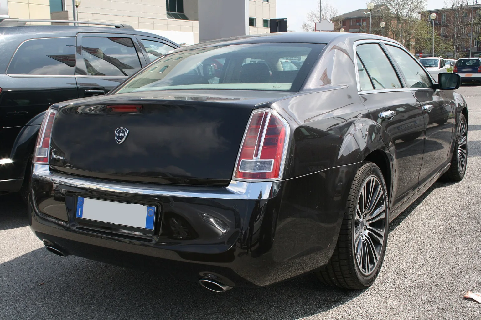 2011 Lancia Thema photographed in Italy