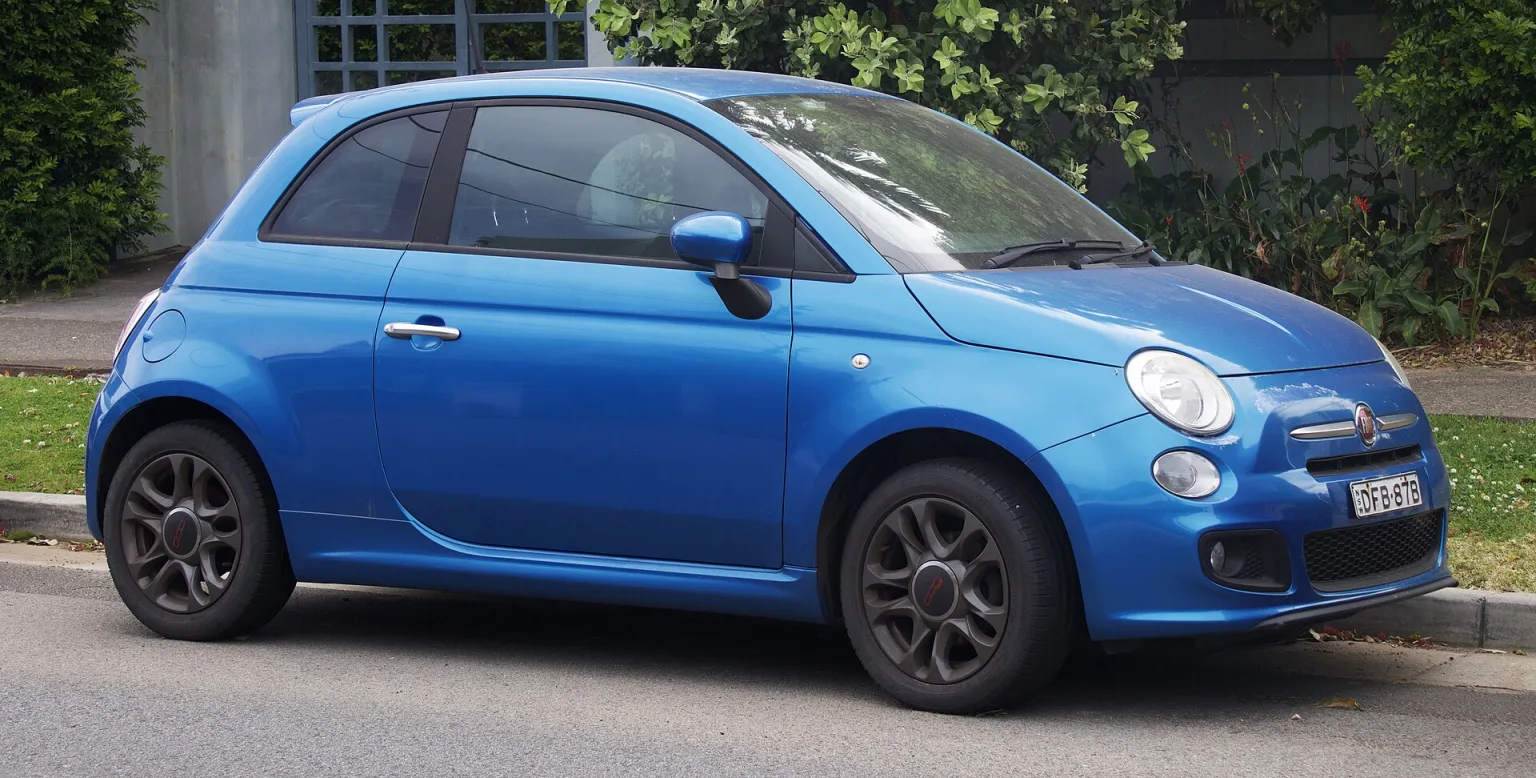 2016 Fiat 500 Sport front view