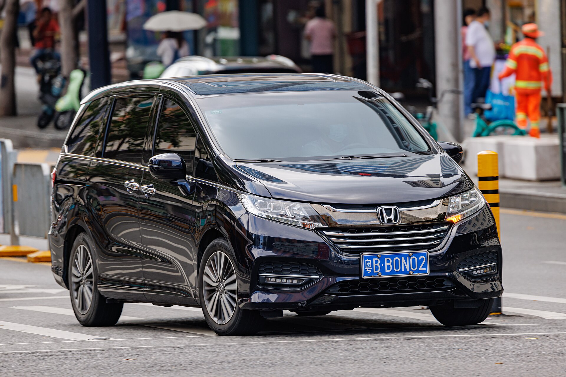 Honda Odyssey RC generation, front view