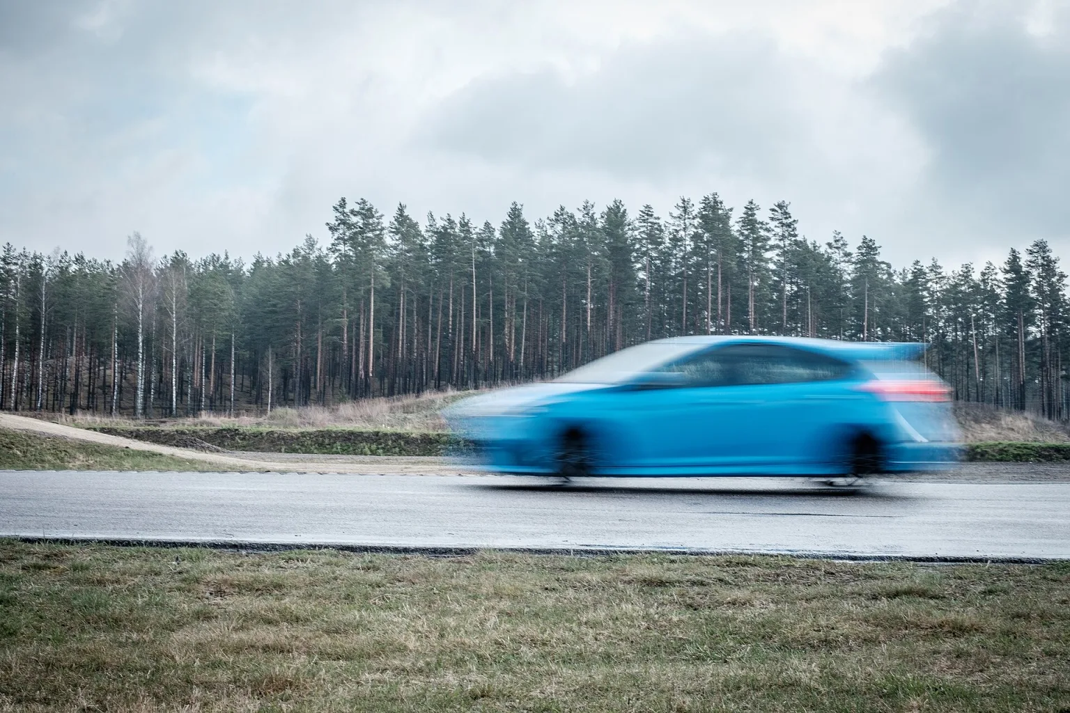 2016 Ford Focus RS in blue, front three-quarter view