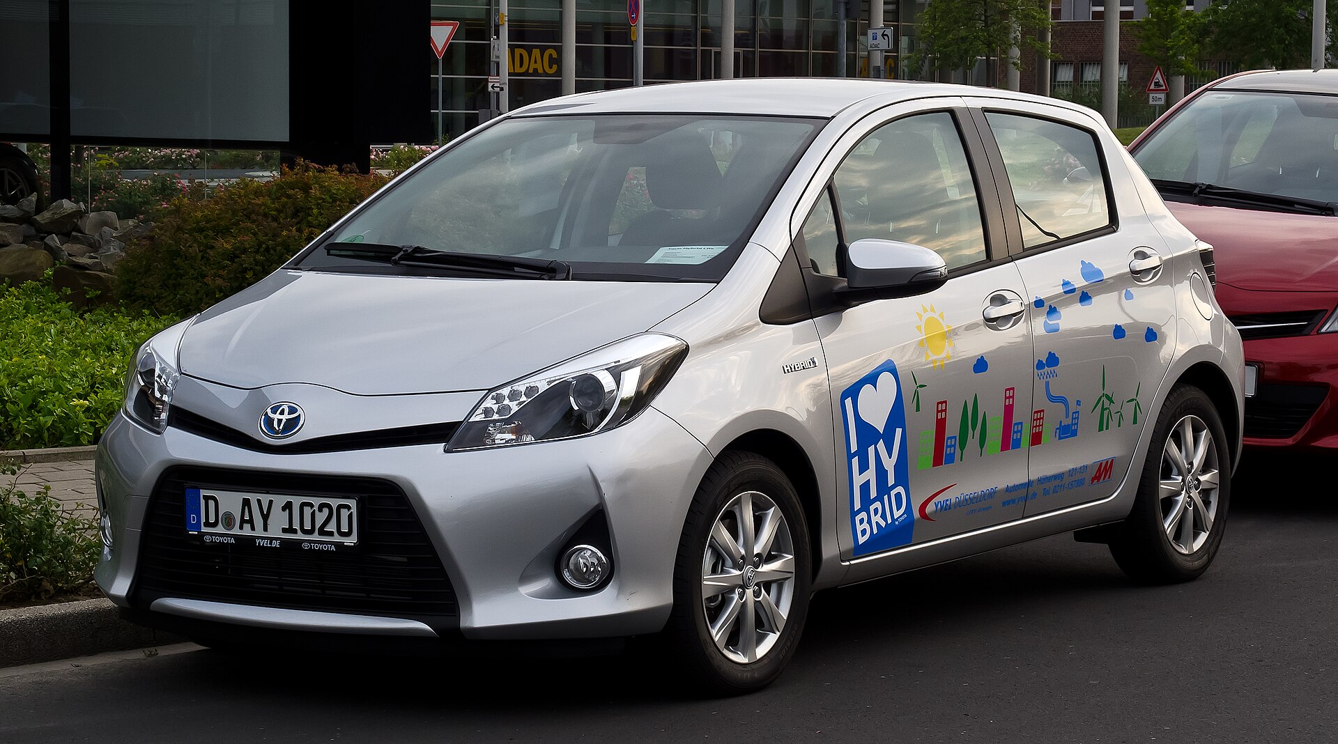 Toyota Yaris Hybrid XP130, front view, June 2012, Düsseldorf