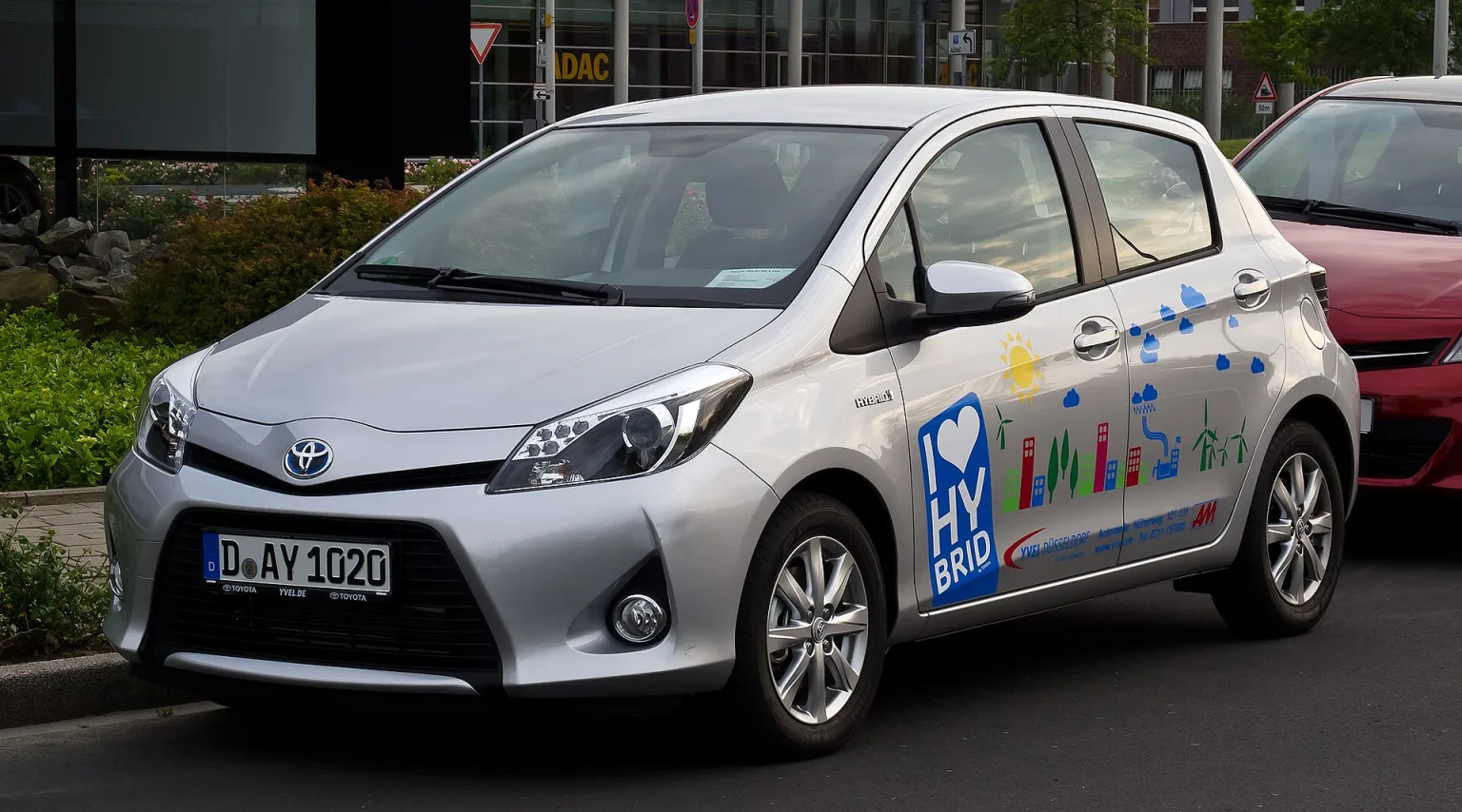 Toyota Yaris Hybrid XP130, front view, June 2012, Düsseldorf