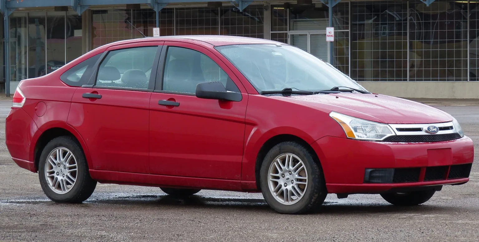 2011 Ford Focus SE, front right view