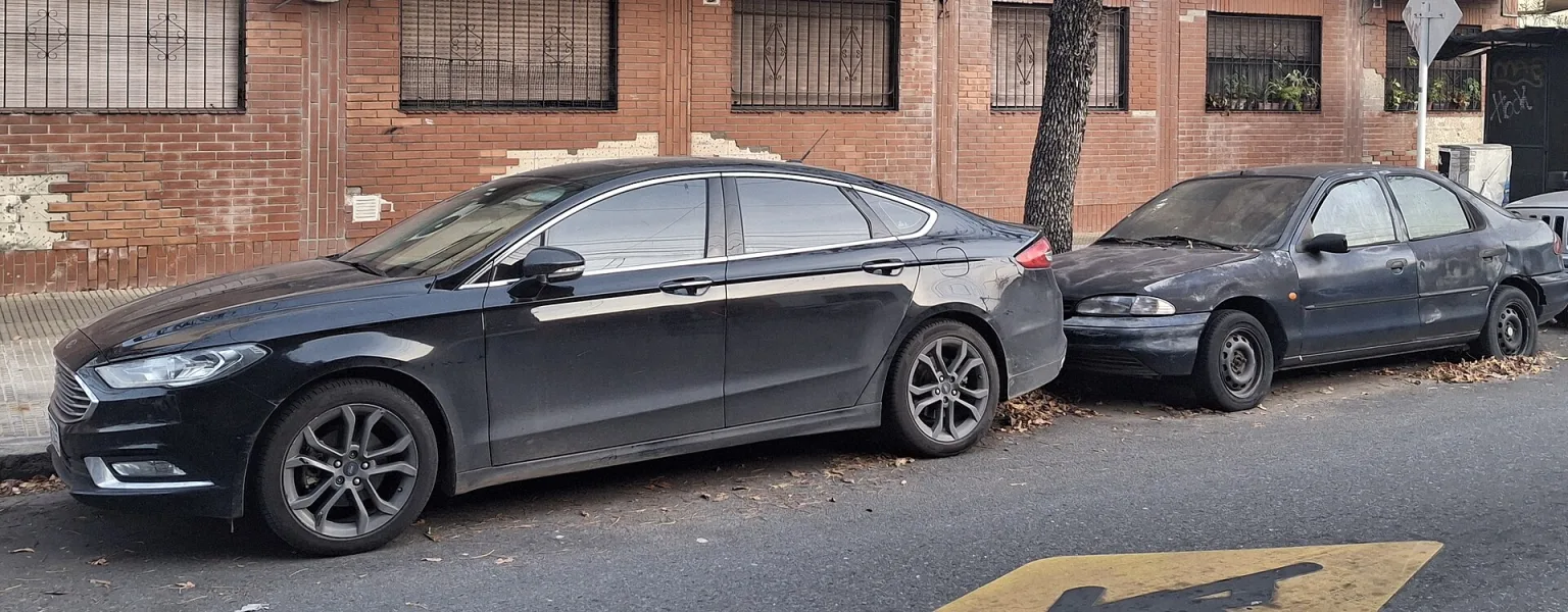 Ford Mondeo Mk1 and Mk5 side by side