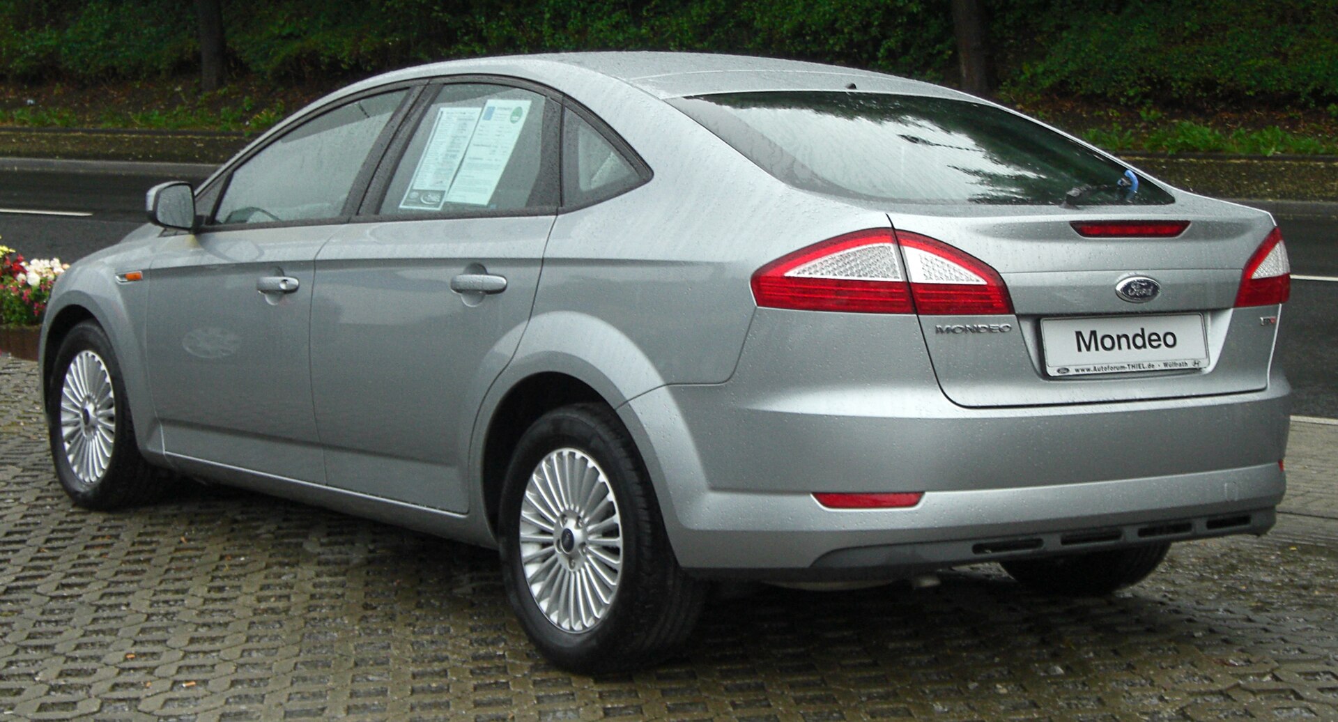 Ford Mondeo Mk4 hatchback, rear view