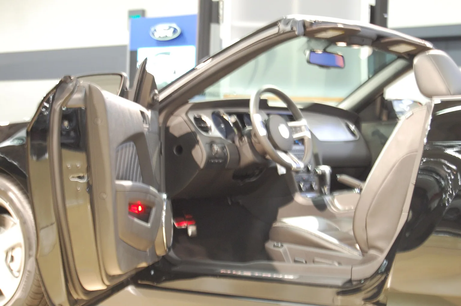 2010 Ford Mustang, front view