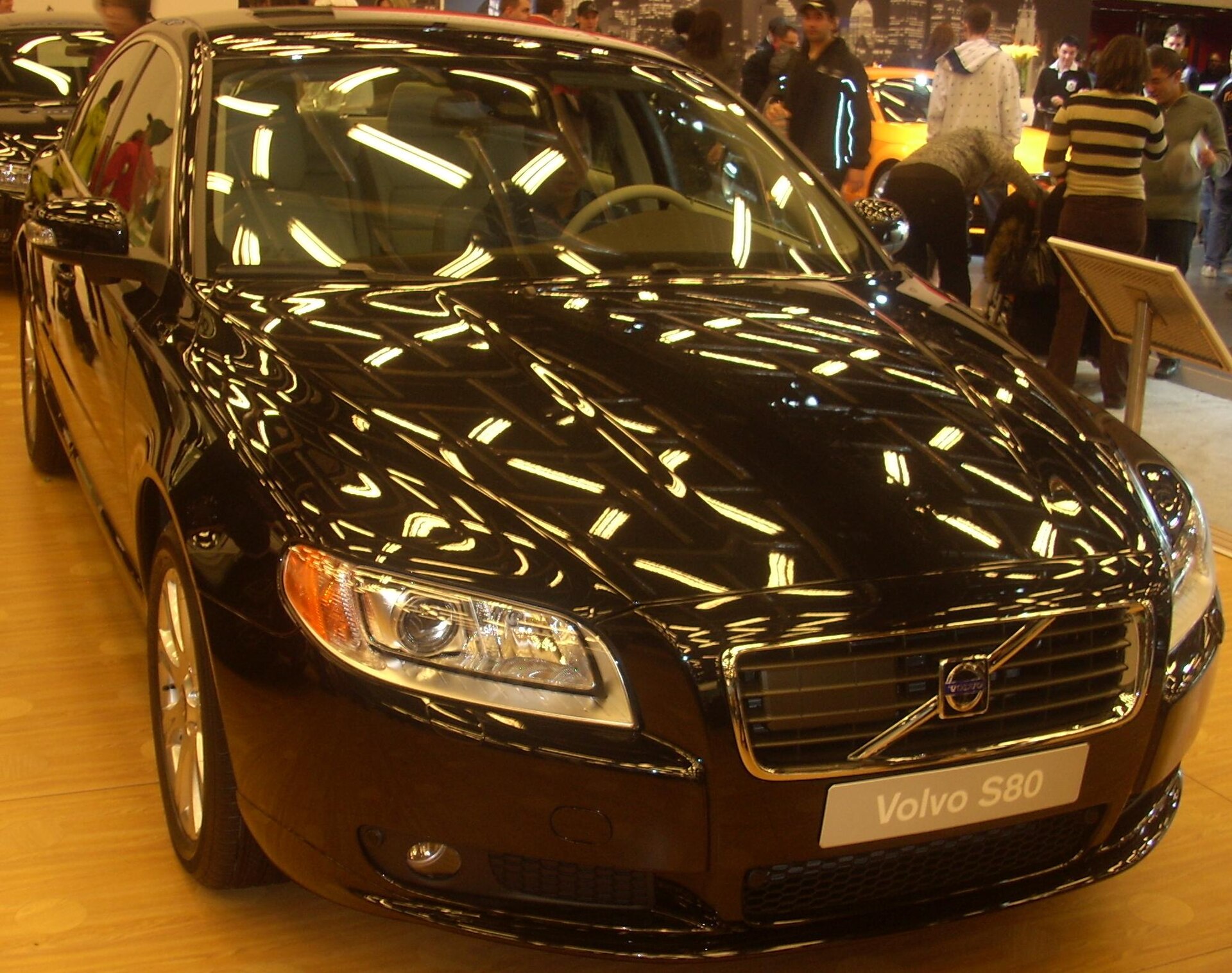2009 Volvo S80 front view at MIAS