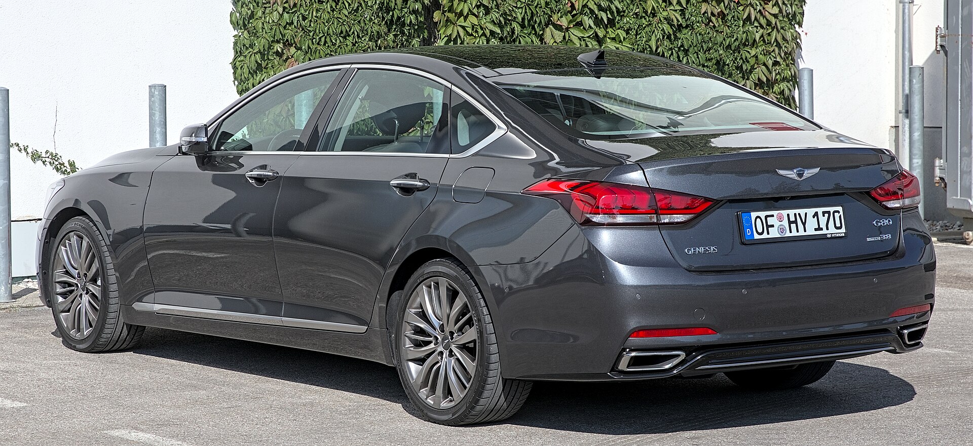 Genesis G80 (DH) at IAA 2021, first generation (2016–2020)