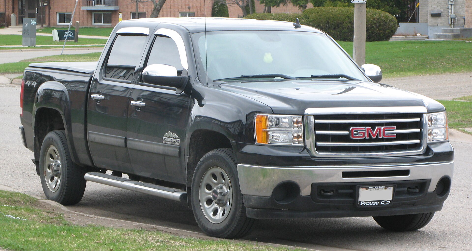 2013 GMC Sierra 1500 Nevada Edition, front right view