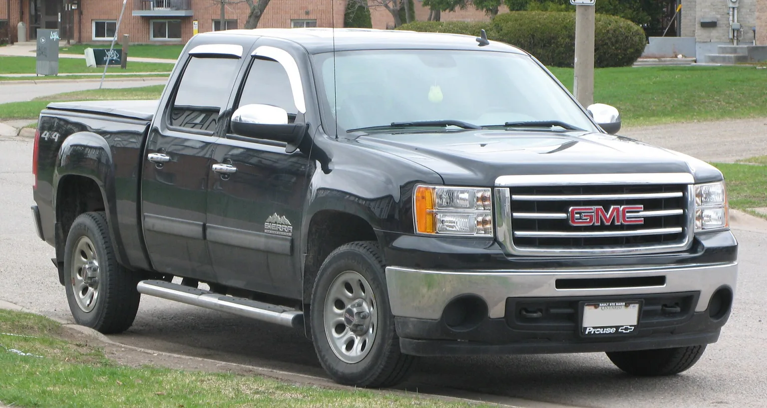 2013 GMC Sierra 1500 Nevada Edition, front right view