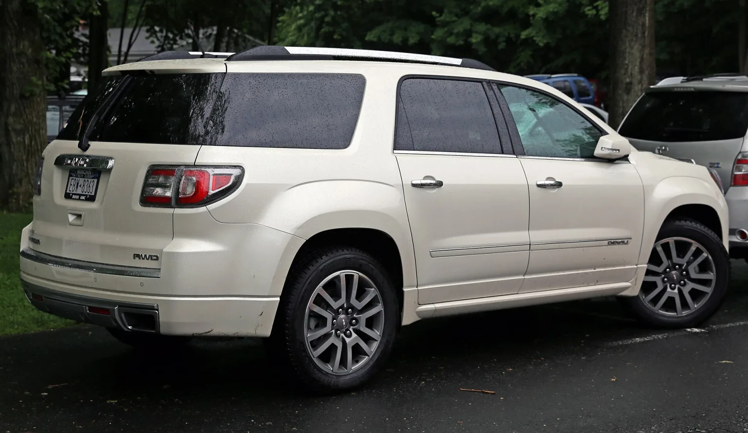 2013 GMC Acadia Denali, front view, parked