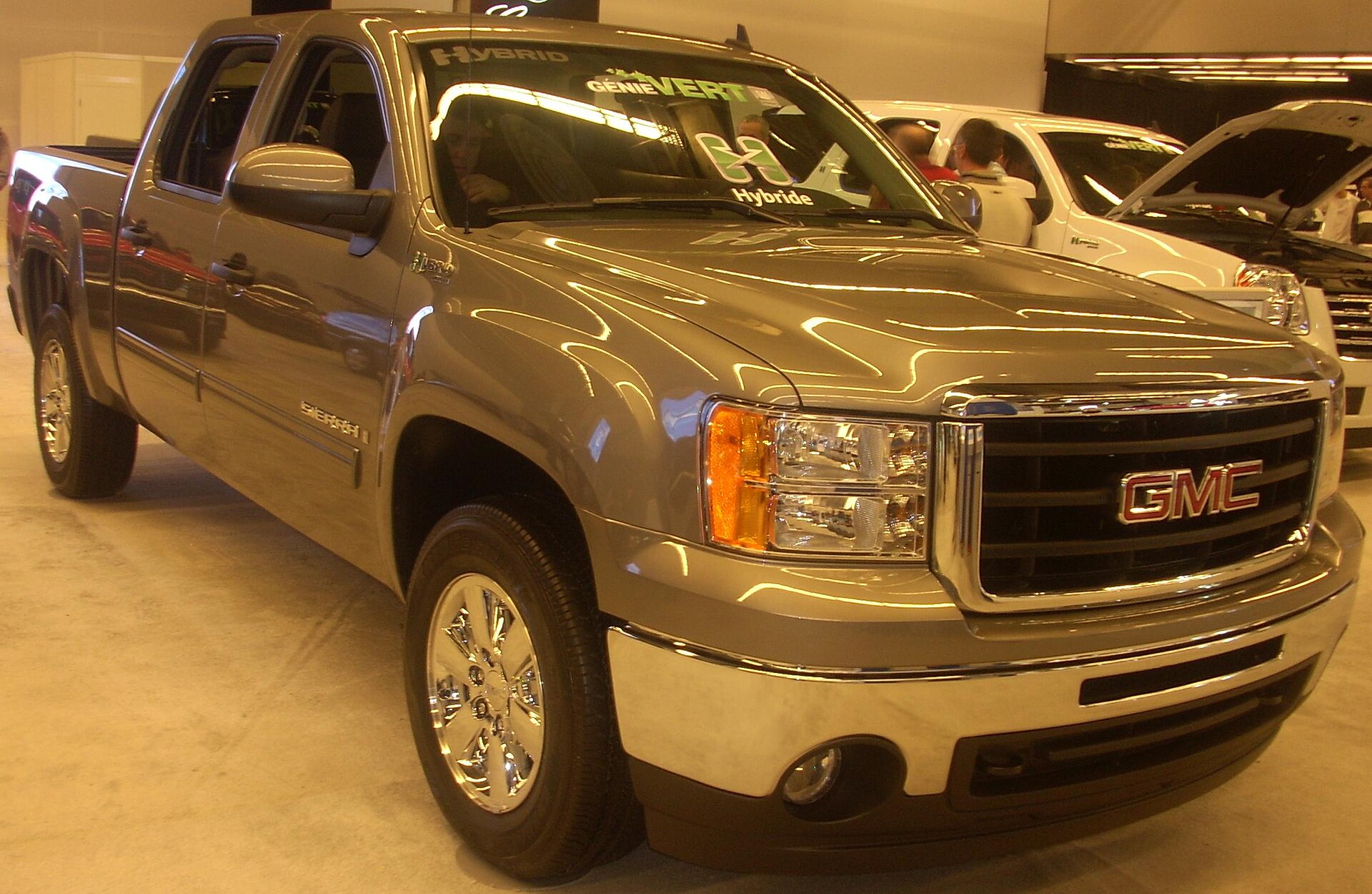 2009 GMC Sierra Hybrid at the 2009 Michigan International Auto Show