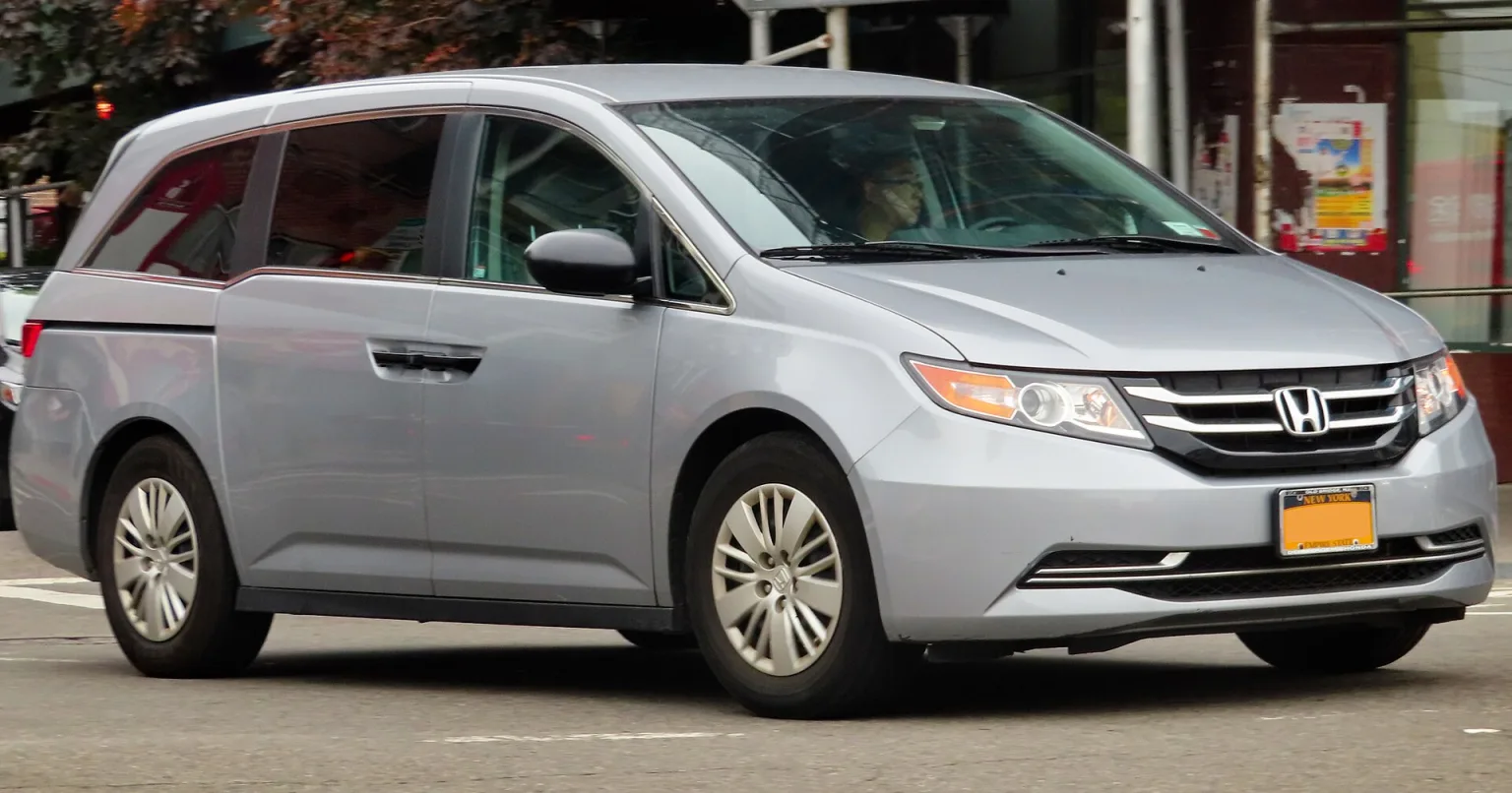2016 Honda Odyssey LX 3.5L, front view