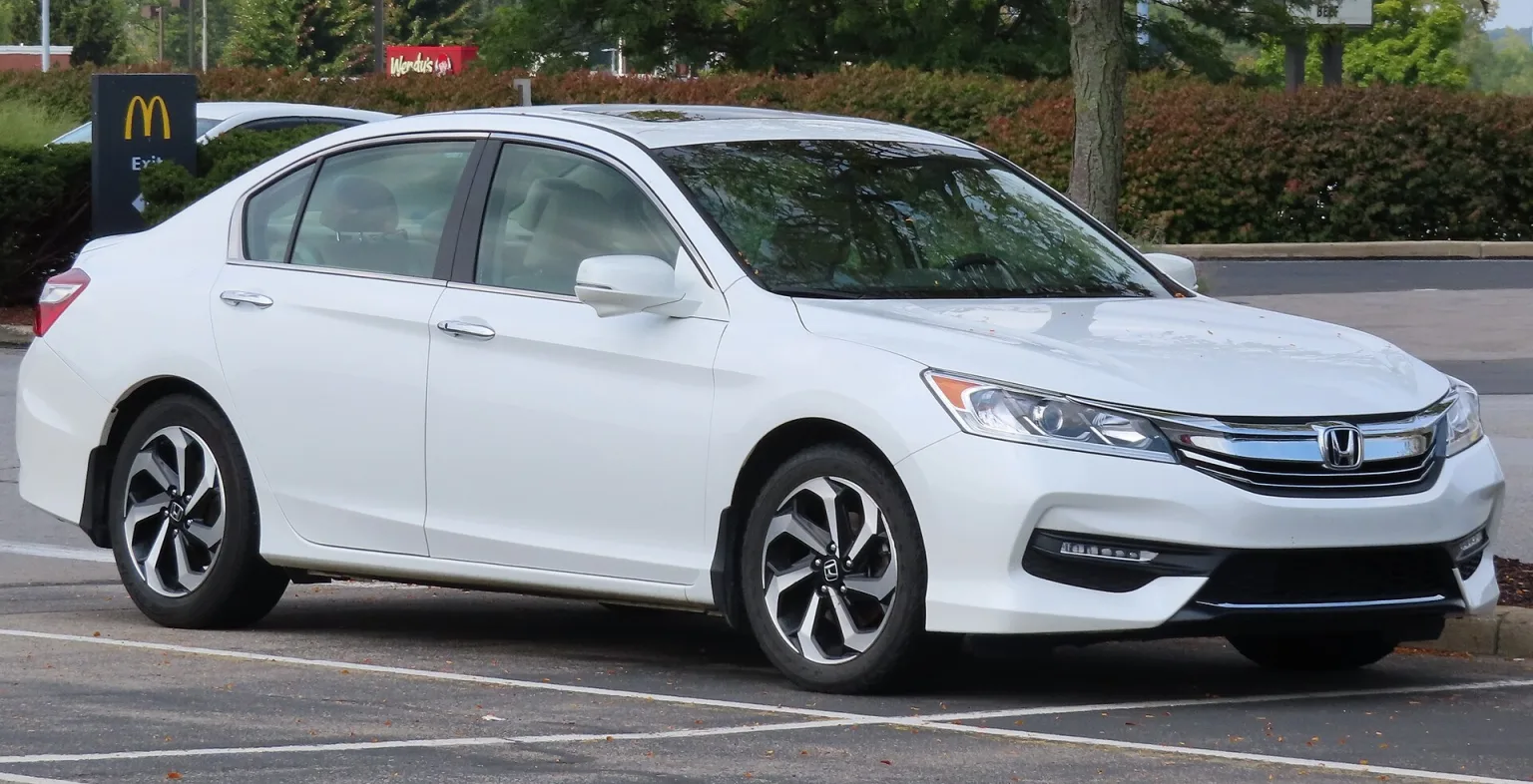2016 Honda Accord EX-L sedan, front right view