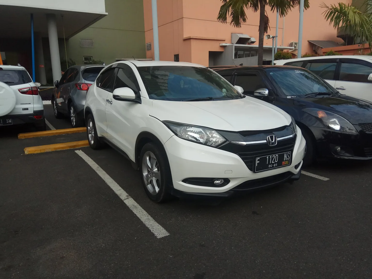 2016 Honda HR-V 1.5 E, front view