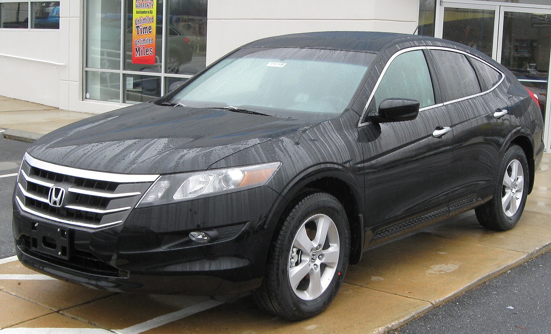 2010 Honda Accord Crosstour EX in front view