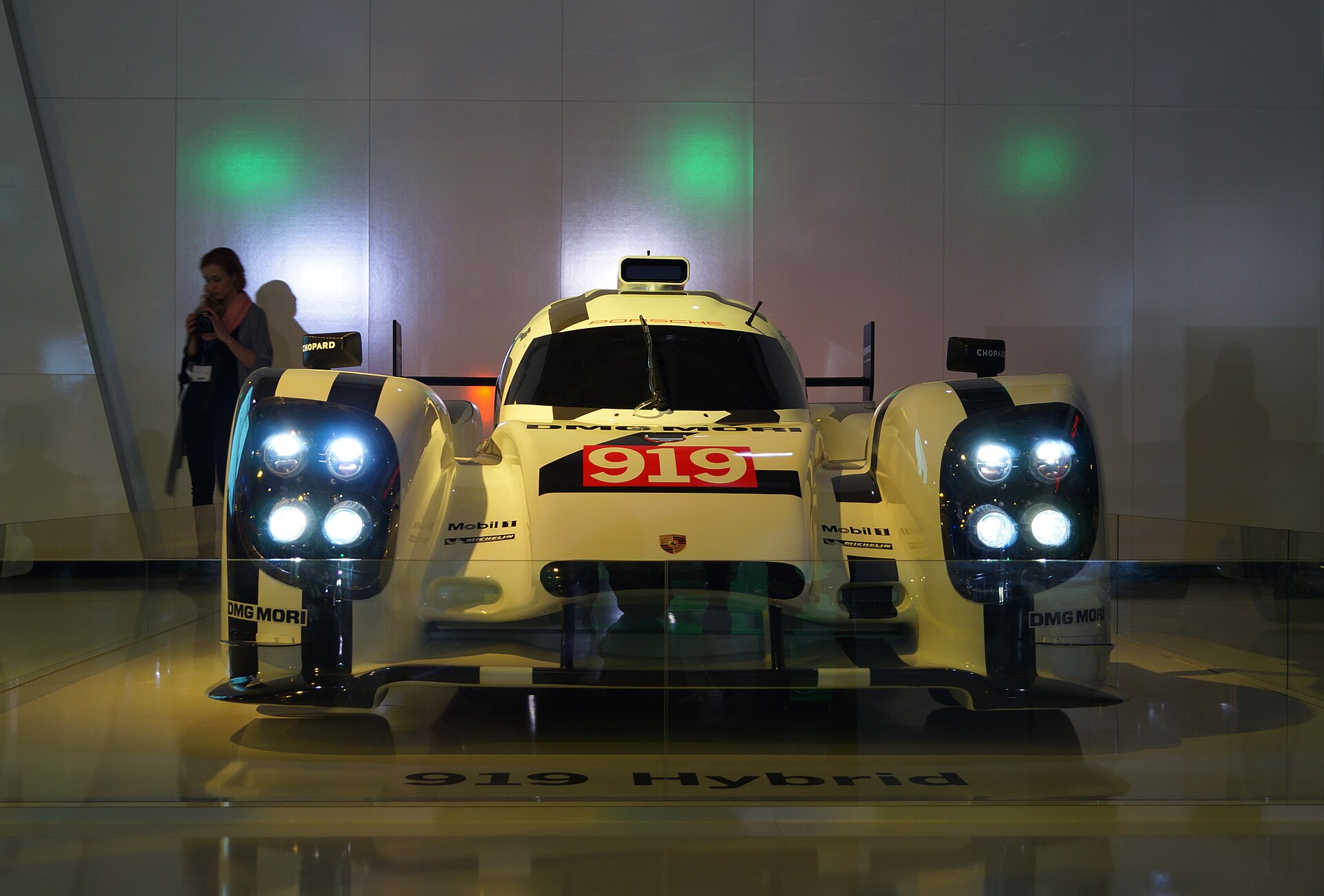 Porsche 919 Hybrid front view, 2015 specification