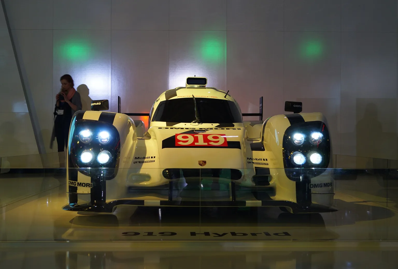 Porsche 919 Hybrid front view, 2015 specification