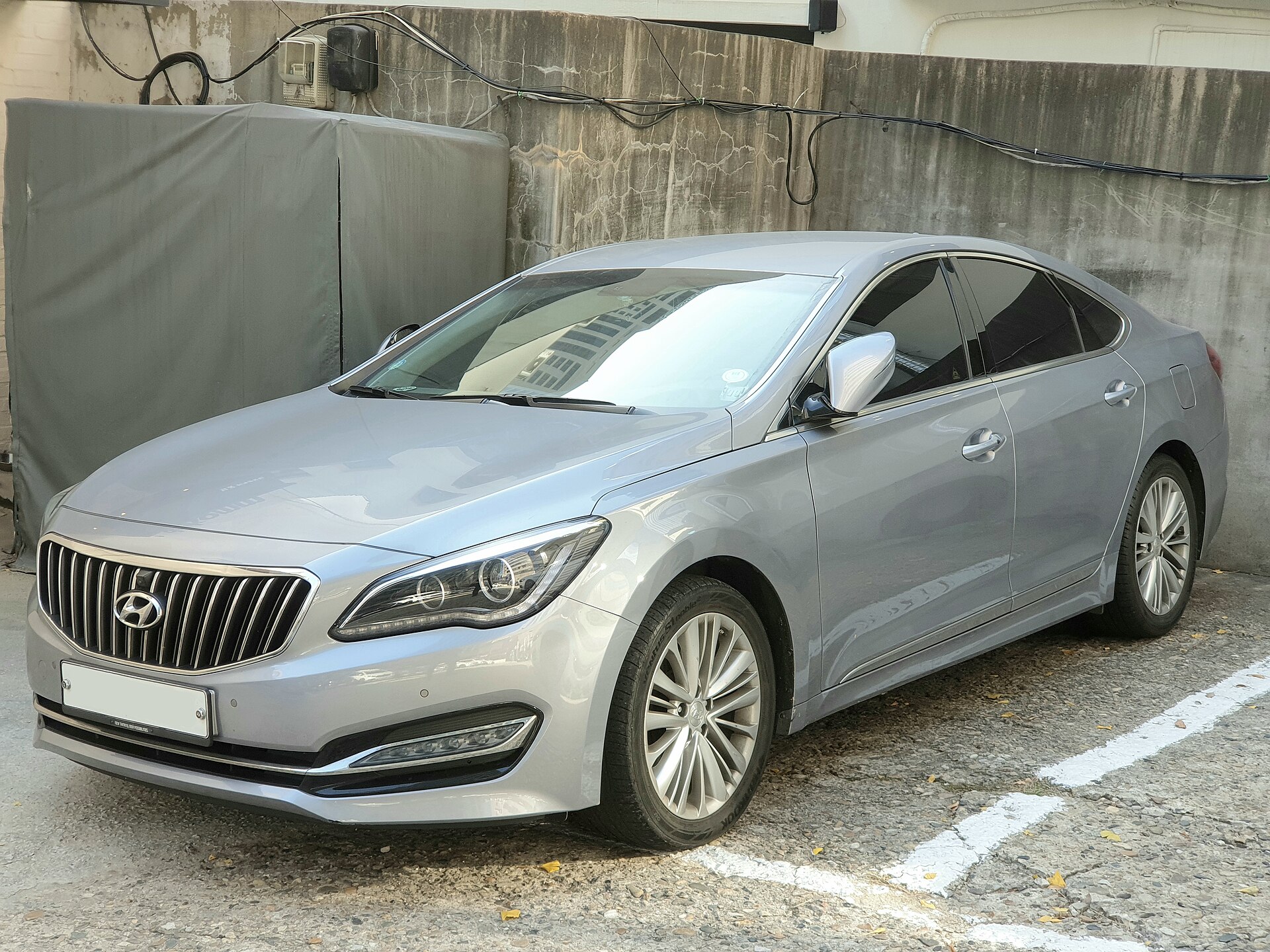 Hyundai Aslan AG in silver