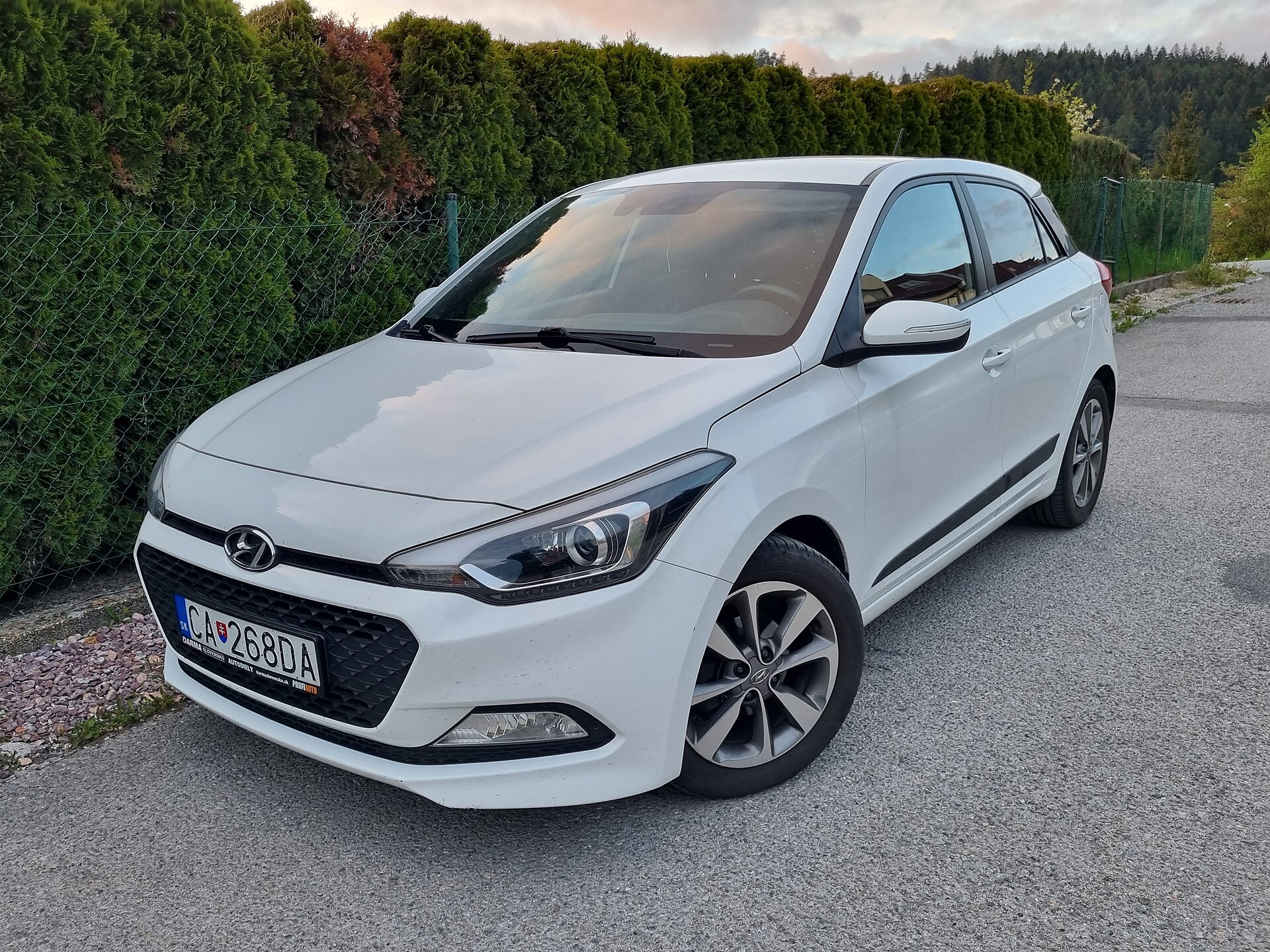 2014 Hyundai i20 (GB-IB) front view