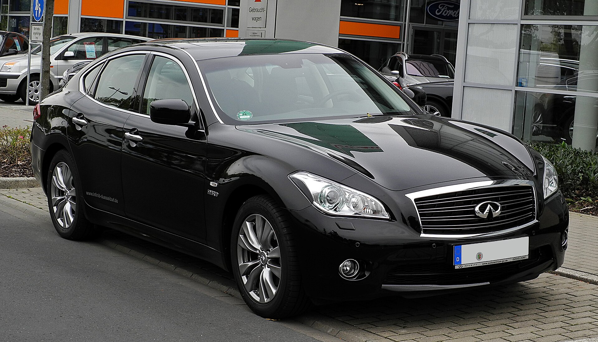 Infiniti M35h GT Premium (Y51) front view, 2011, Düsseldorf