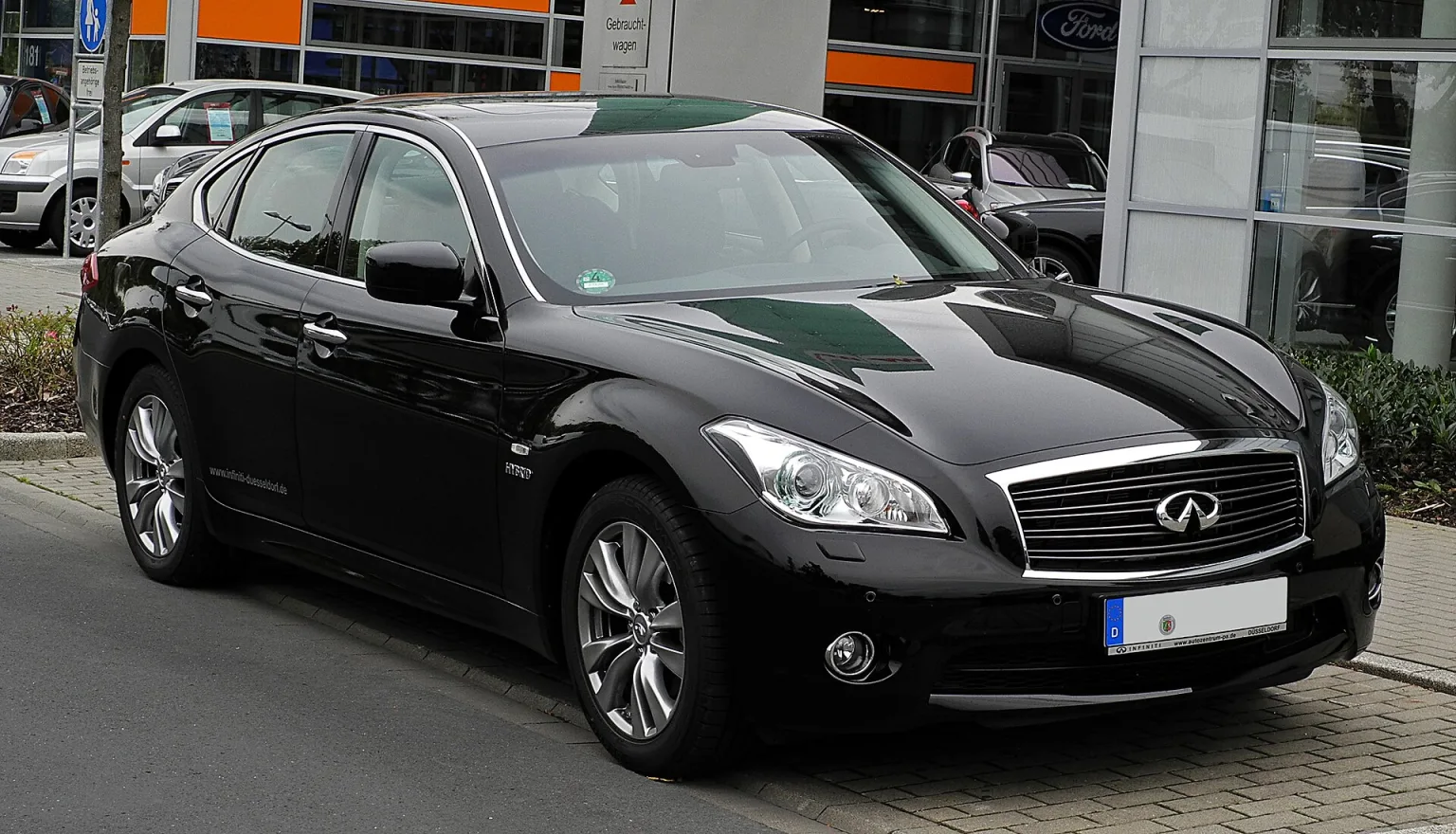 Infiniti M35h GT Premium (Y51) front view, 2011, Düsseldorf