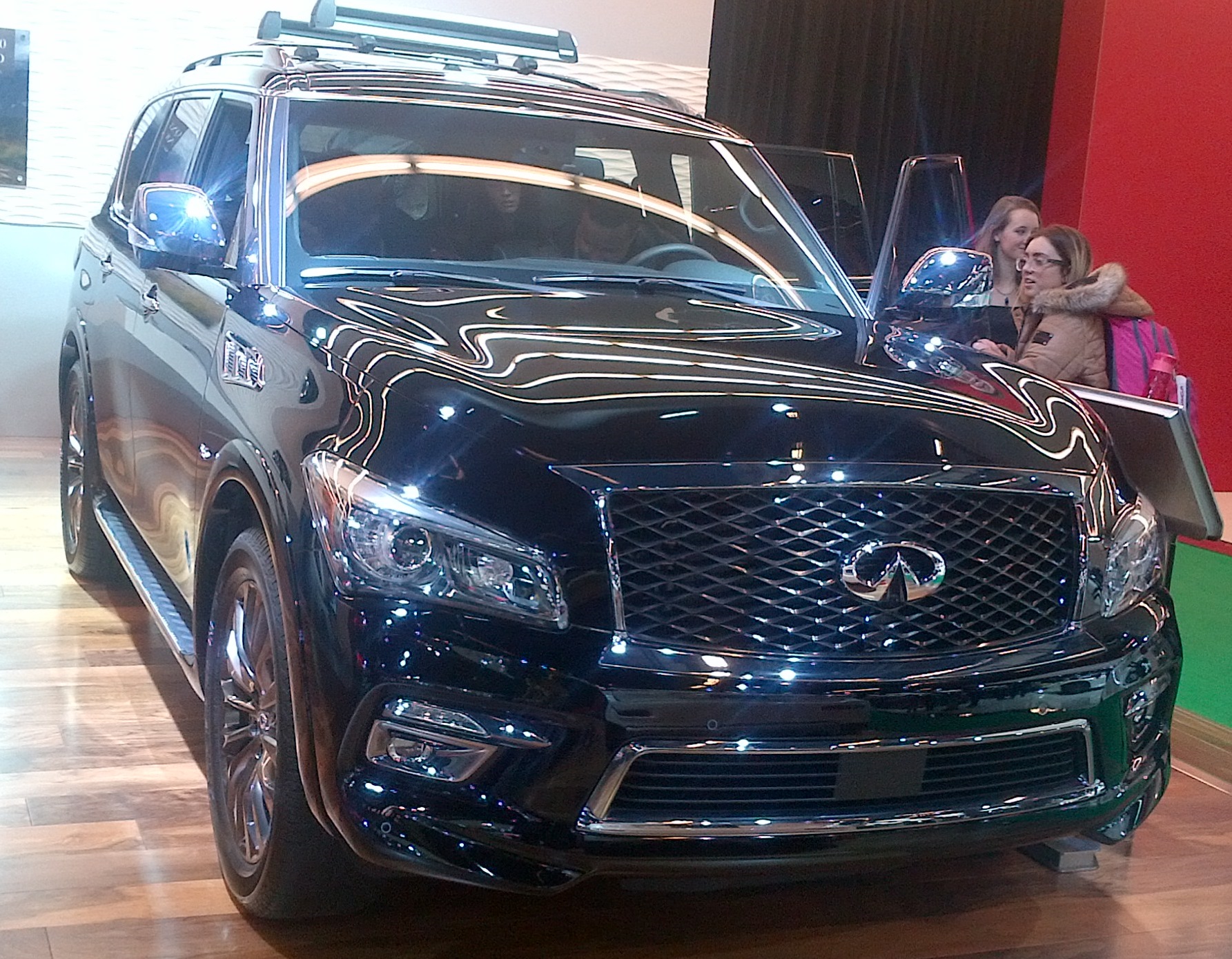 2016 Infiniti QX80 at the 2016 MIAS