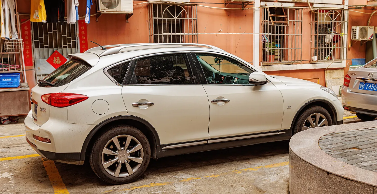 Infiniti QX50 (J50) – the 2016 facelift with longer wheelbase