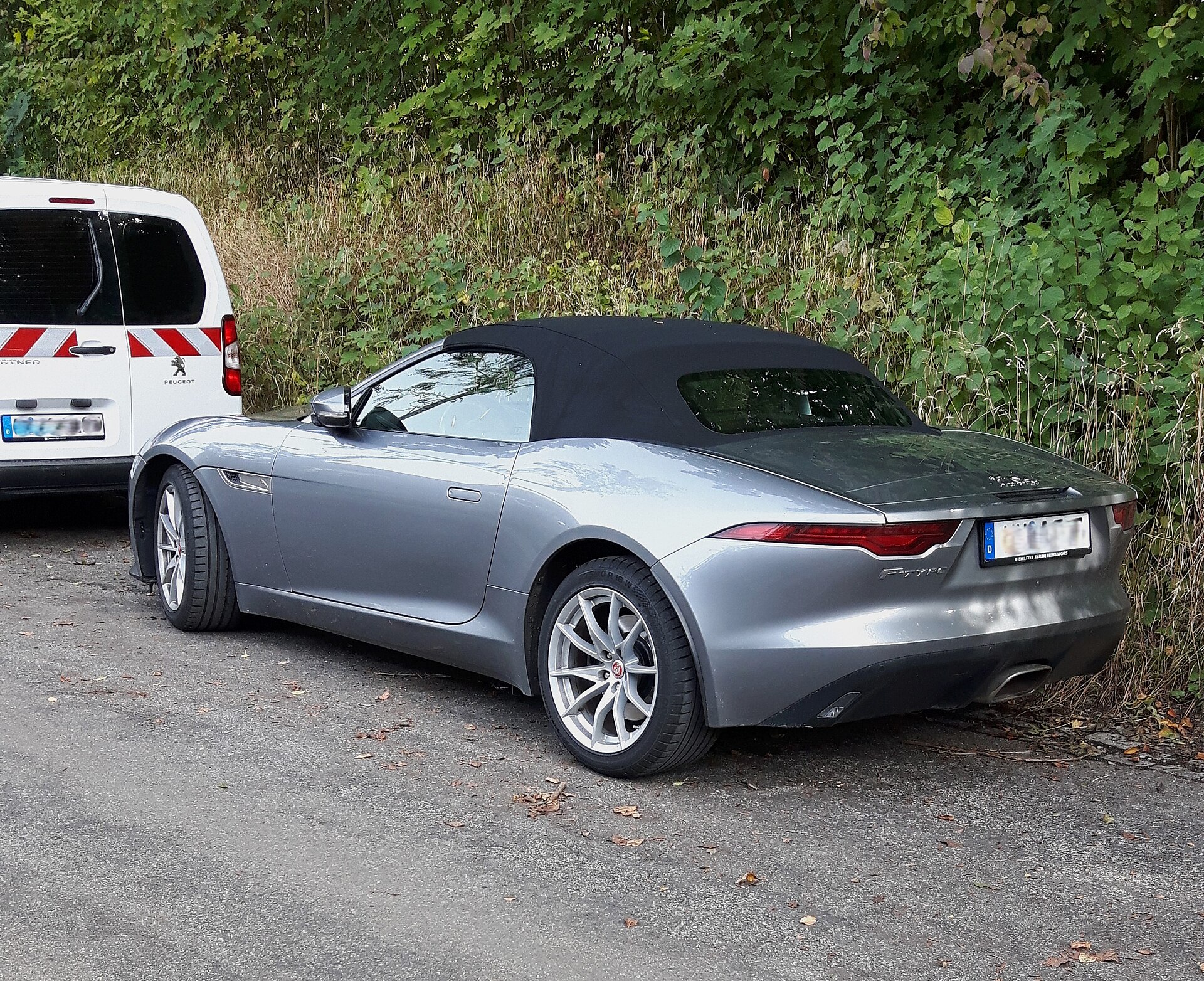 Jaguar F-Type Roadster (first generation), front view