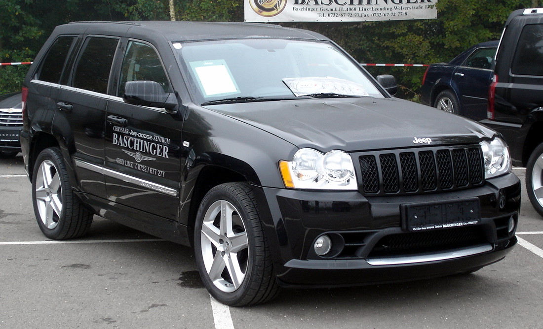 2012 Jeep Grand Cherokee SRT8 front view