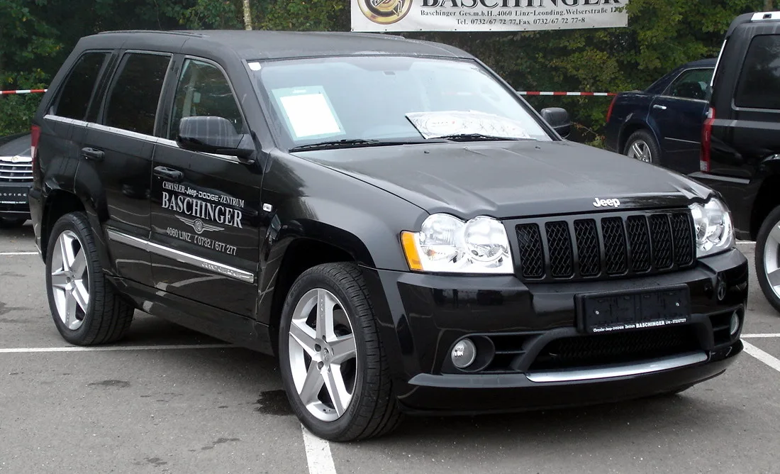 2012 Jeep Grand Cherokee SRT8 front view
