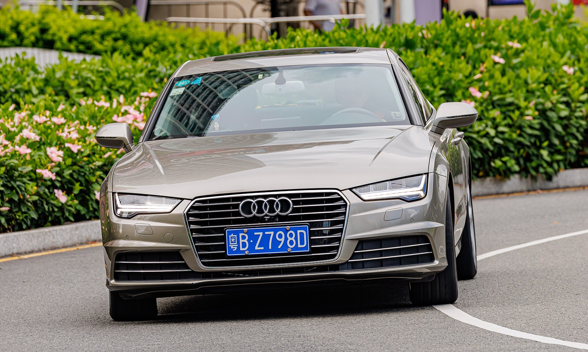 Audi A7 (4G8), first generation, as driven by Kendra Wilkinson in 2013.