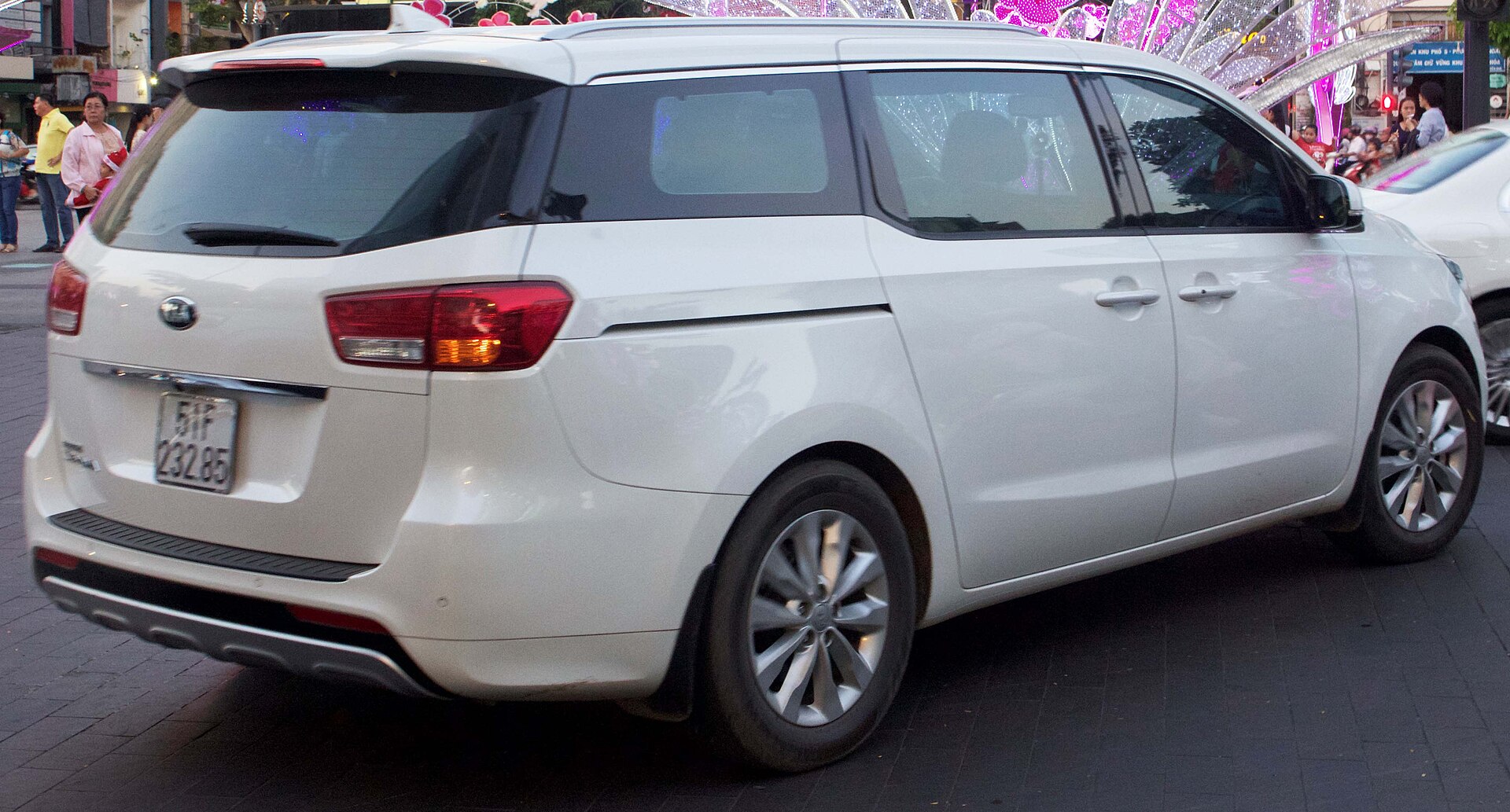 2015 Kia Sedona (YP) wagon, photographed in December 2015.