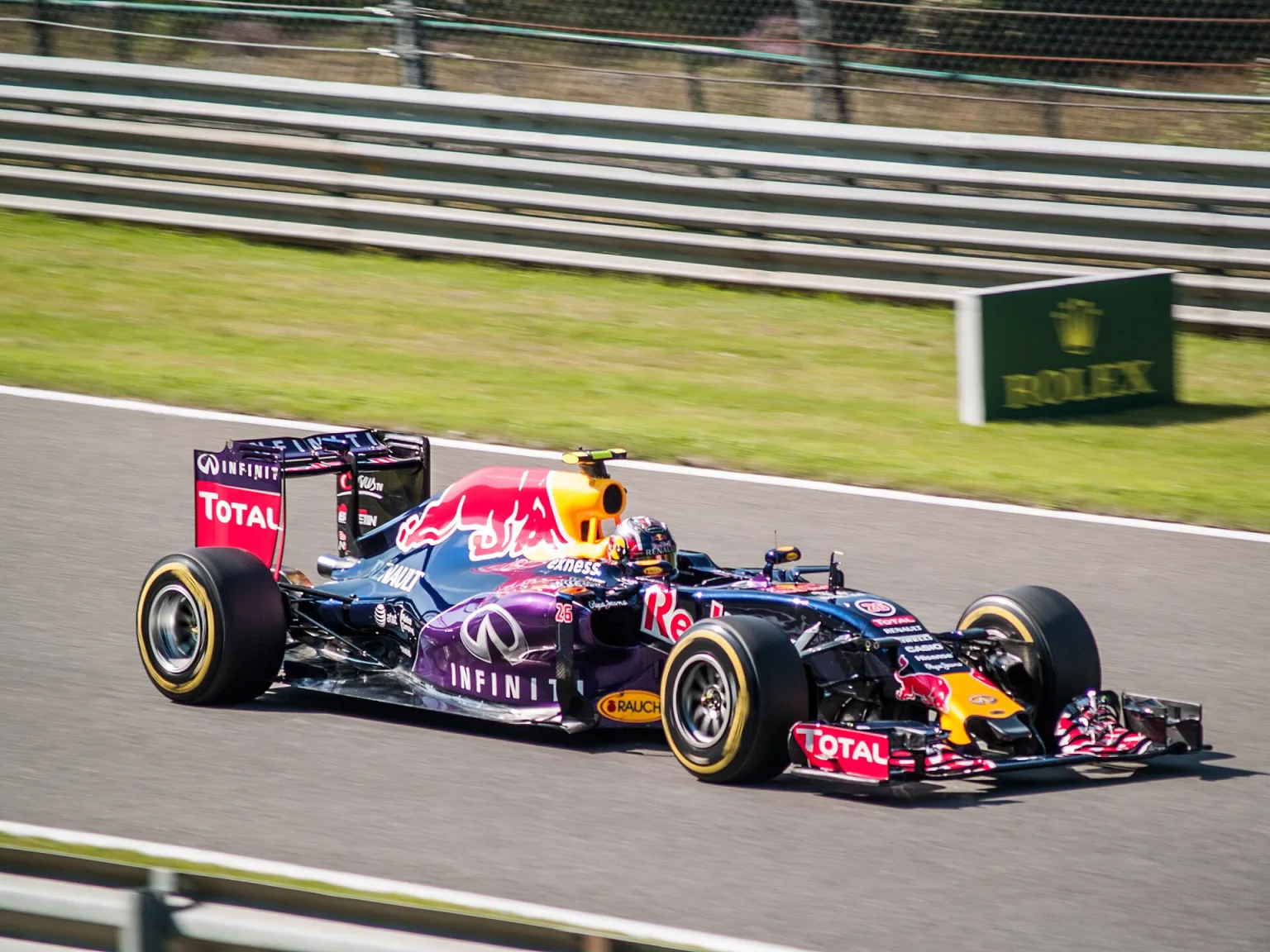 Daniil Kvyat driving for Infiniti Red Bull Racing in 2015.