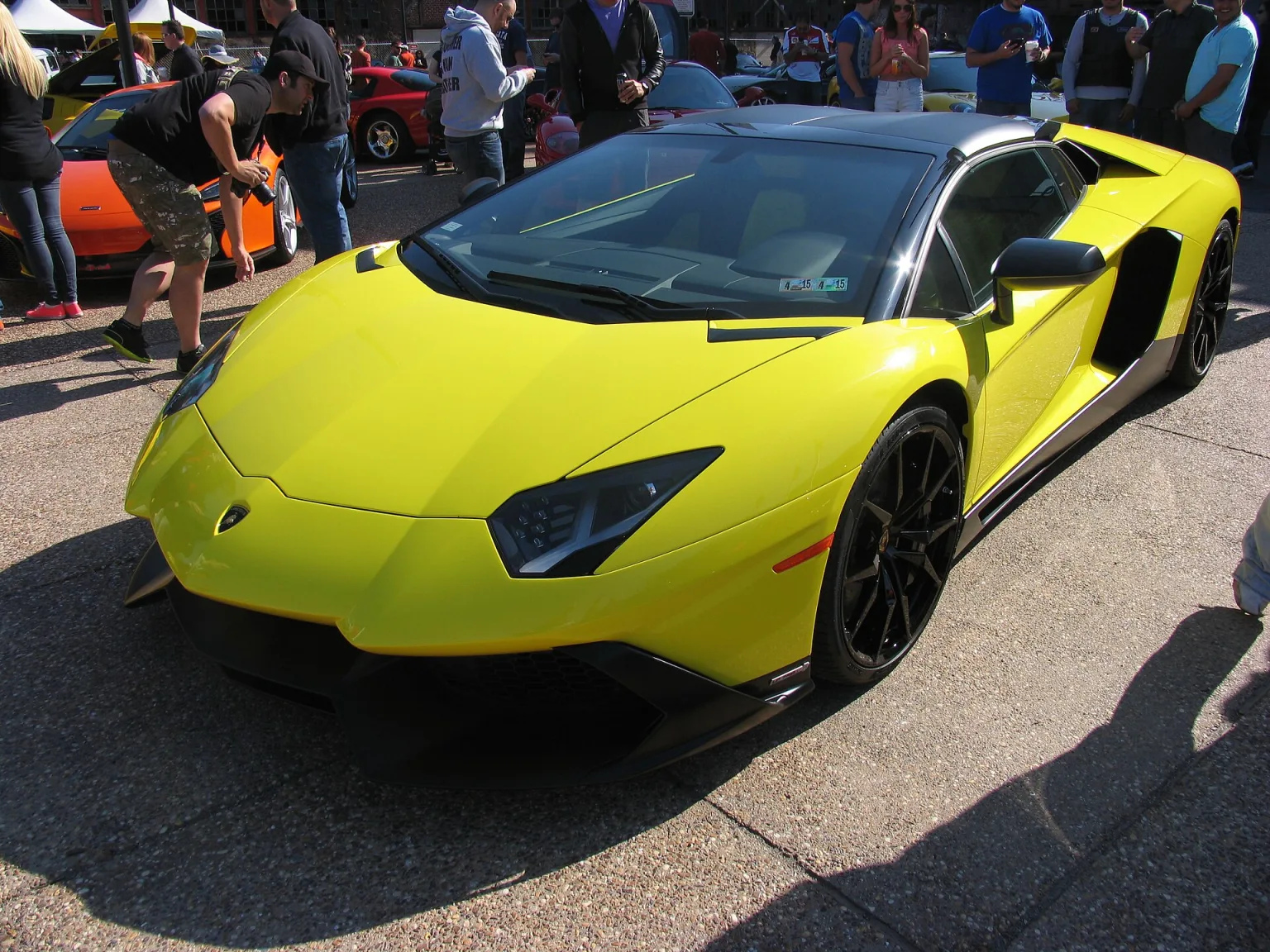 Lamborghini Aventador 50th Anniversario LP720-4 in yellow