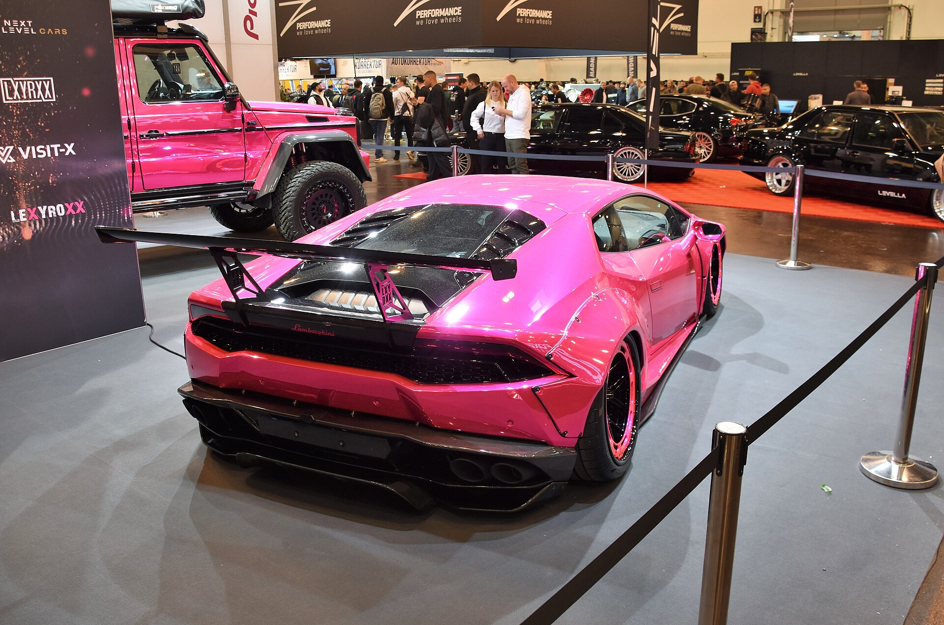 Lamborghini Huracán LP 610-4 (2016) in bright green