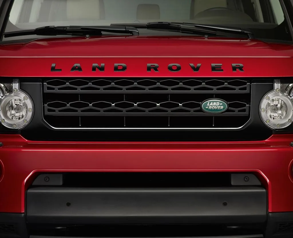 Land Rover Discovery 4 (LR4) front view, 2013 model year
