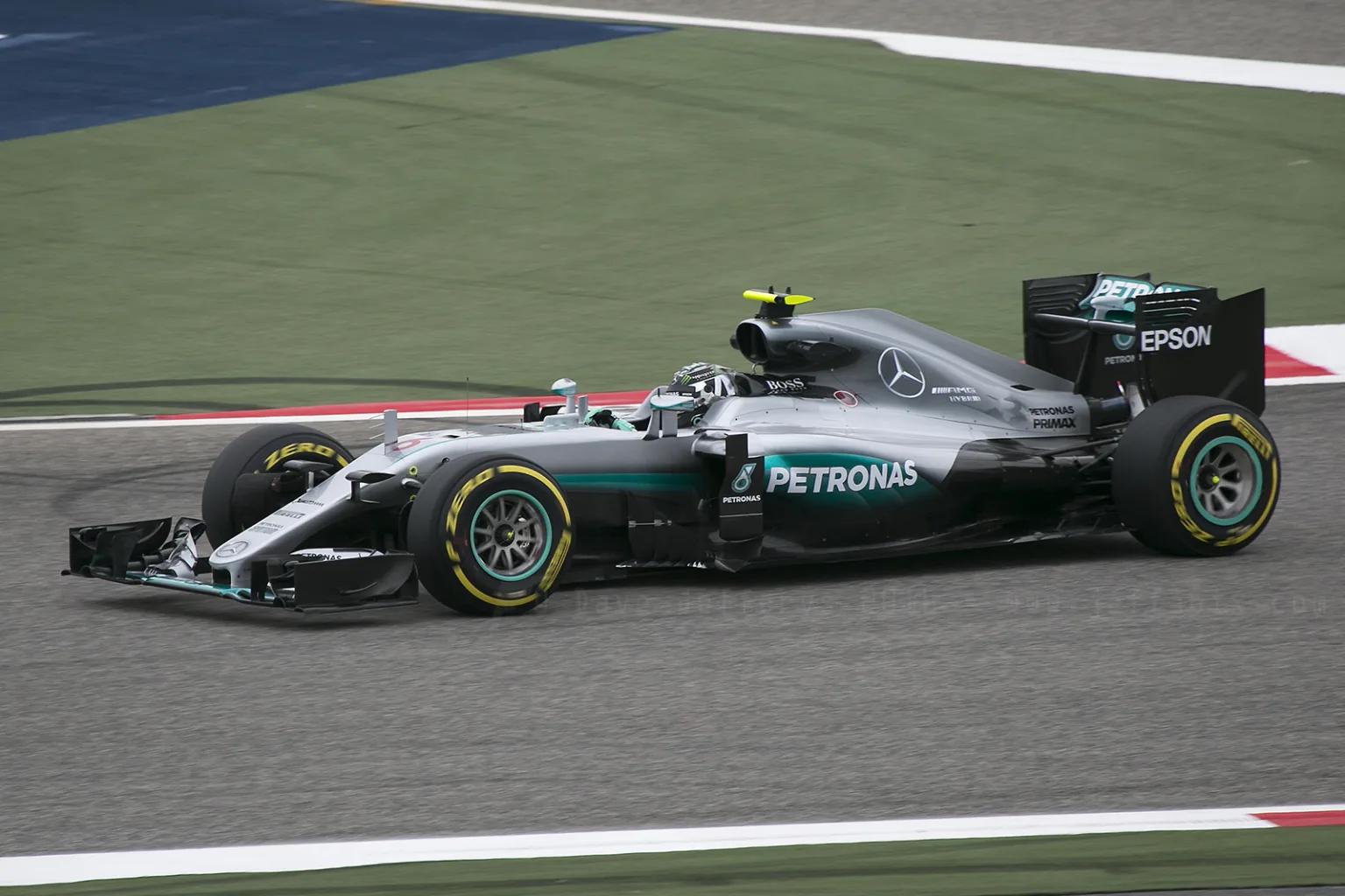 Nico Rosberg driving the Mercedes F1 W07 Hybrid at Bahrain, 2016.