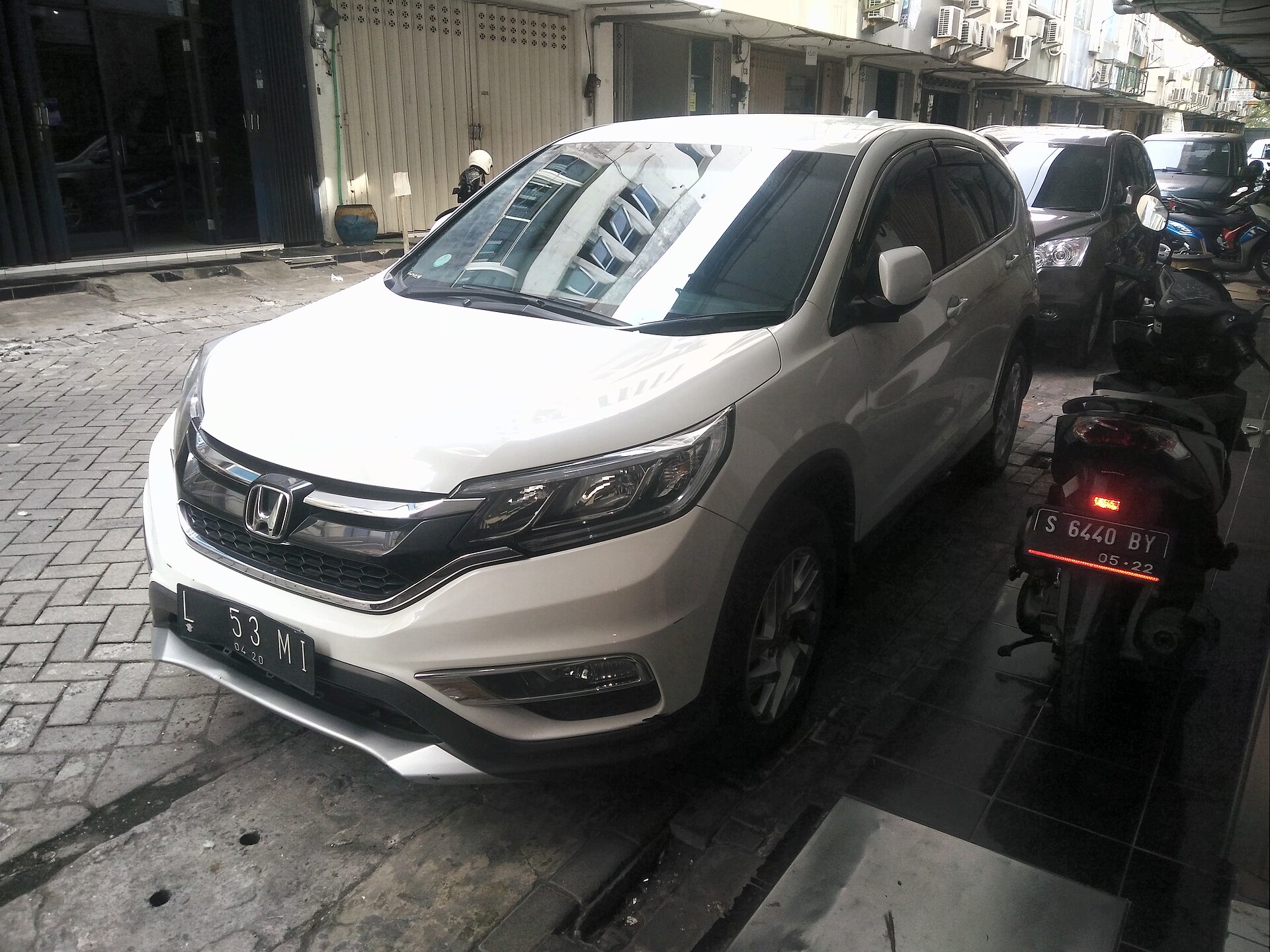 2015 Honda CR-V (front), West Surabaya