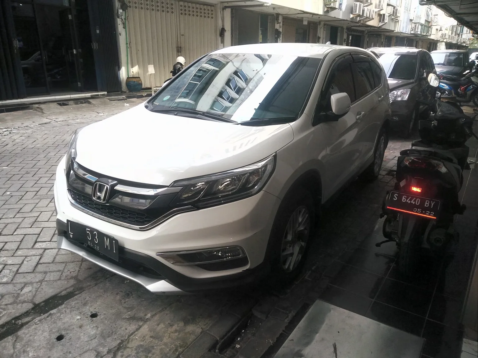 2015 Honda CR-V (front), West Surabaya