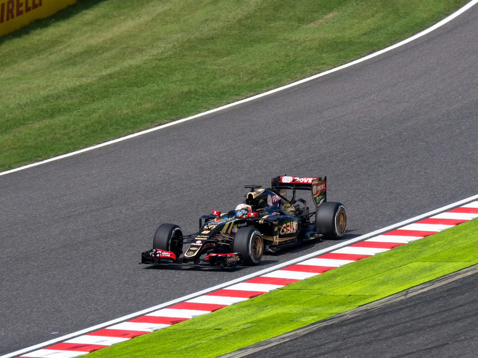Romain Grosjean driving the Lotus E23 Hybrid in 2015.