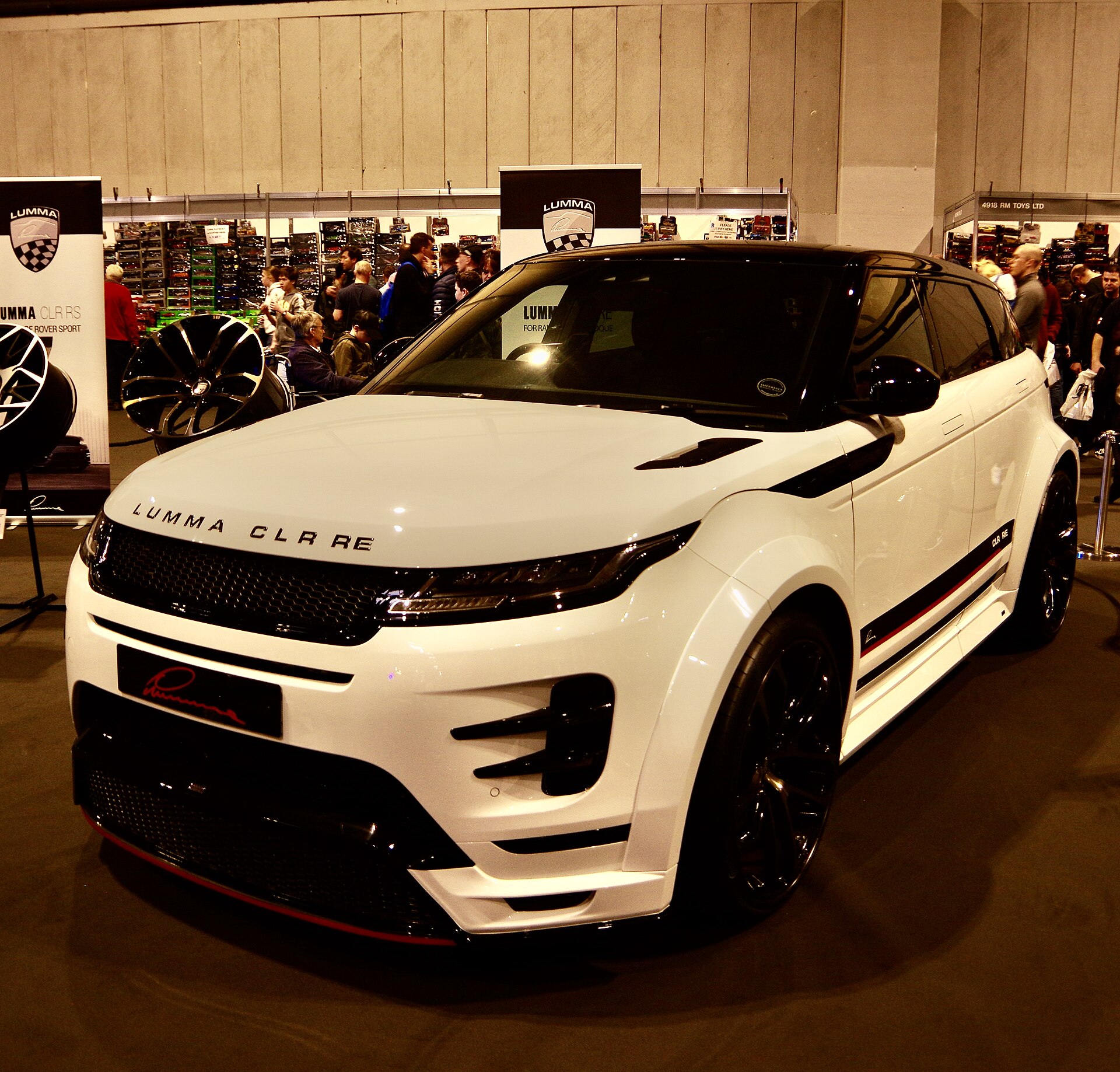 Range Rover Lumma CLR RE with wide-body kit and carbon fibre elements