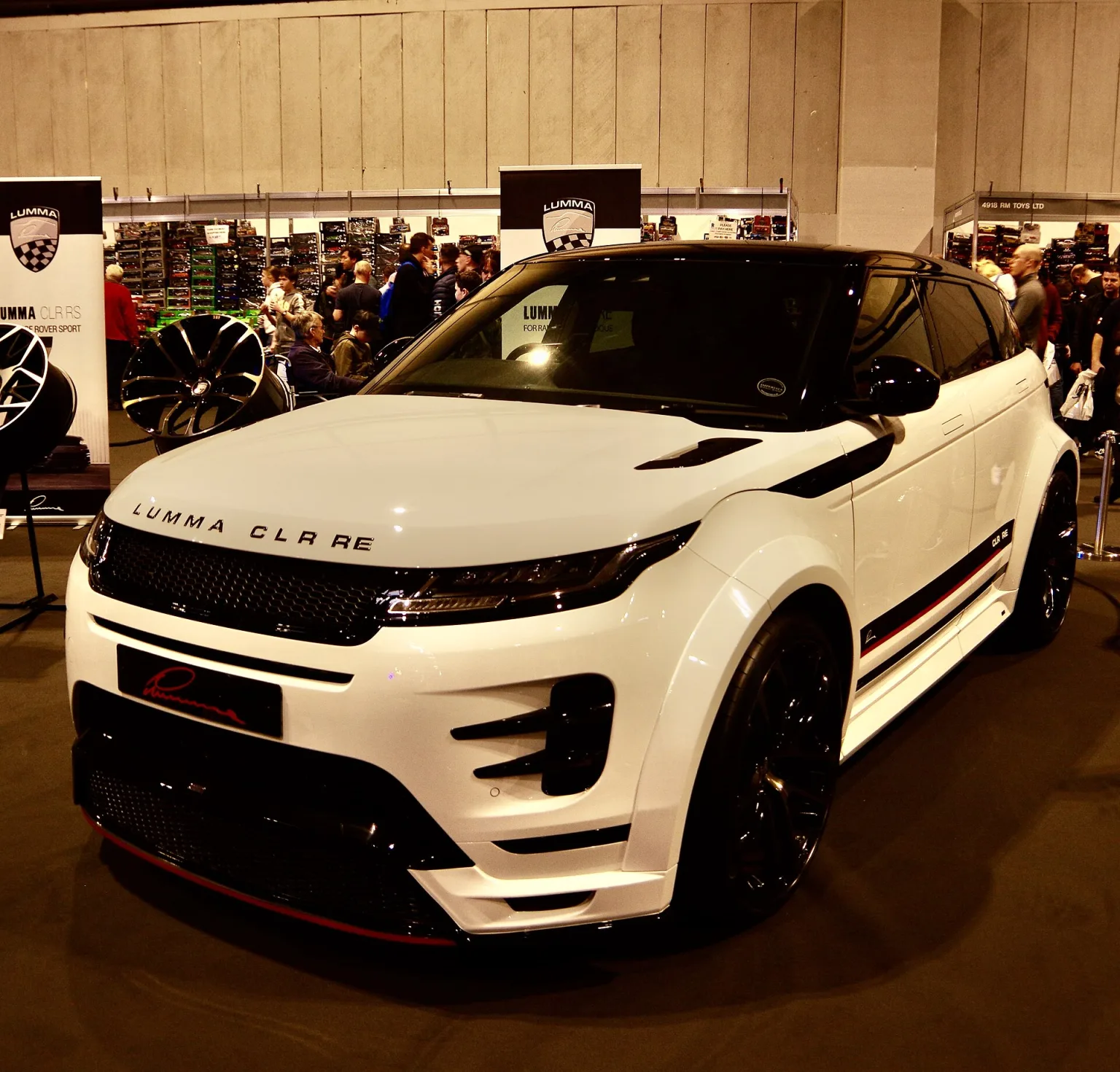 Range Rover Lumma CLR RE with wide-body kit and carbon fibre elements