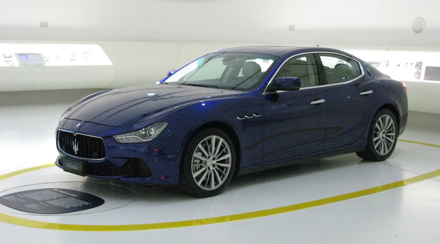 2013 Maserati Ghibli front left view