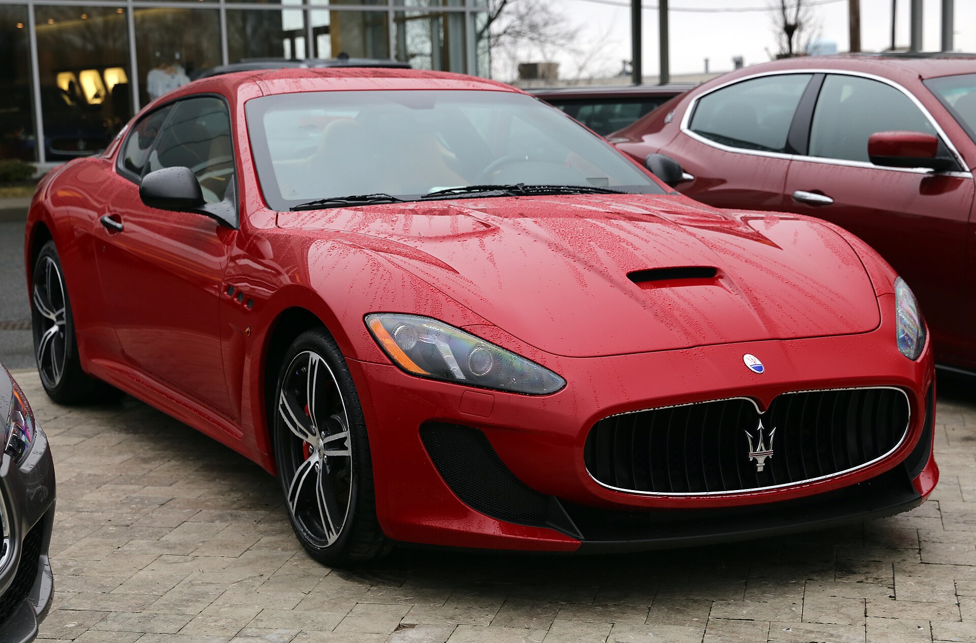 2015 Maserati GranTurismo MC, front right (rosso)