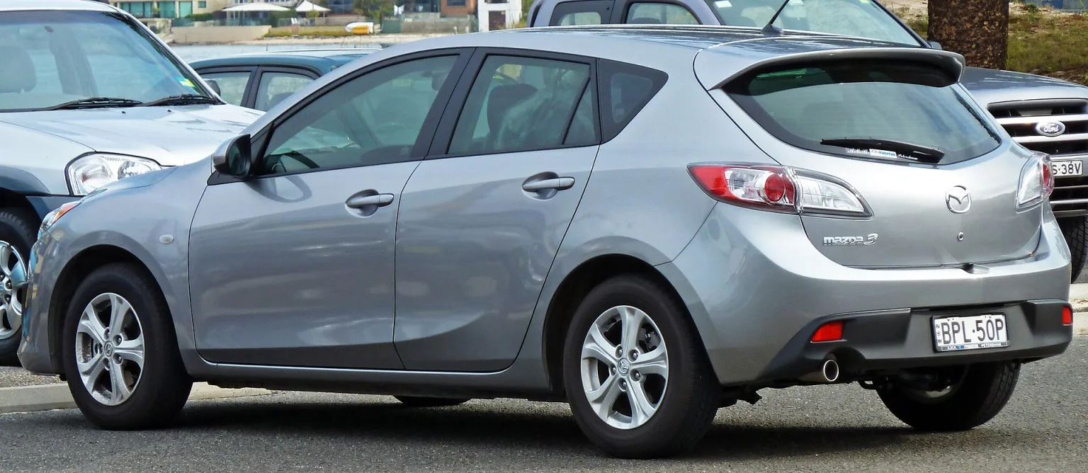 2010 Mazda3 (BL MY10) Maxx hatchback photographed in 2010