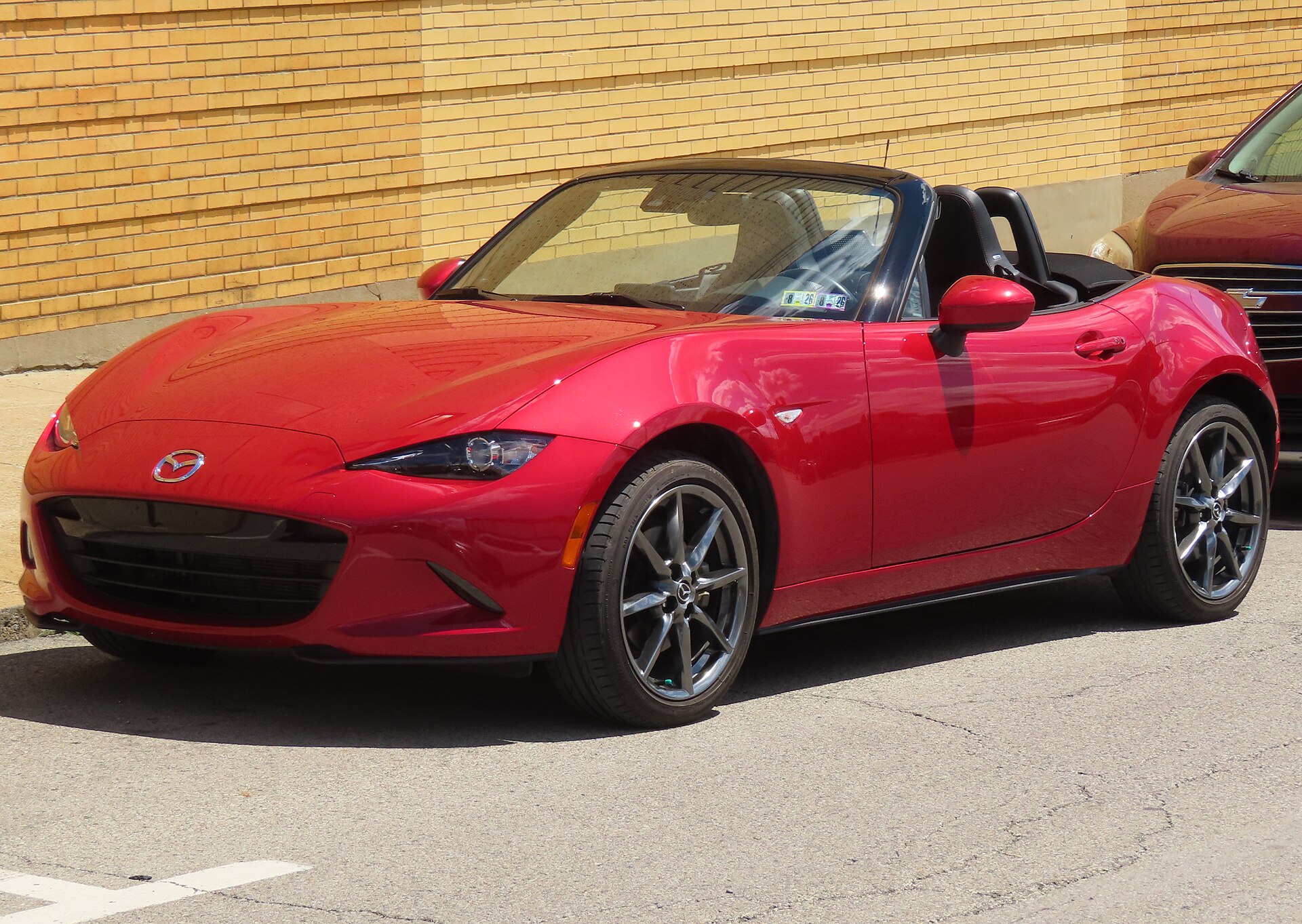 2016 Mazda MX-5 Miata Grand Touring, front left view